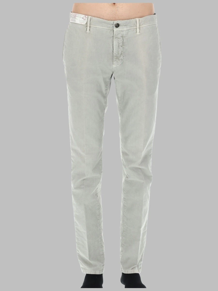 JEANS CON PATCH LOGO.webp