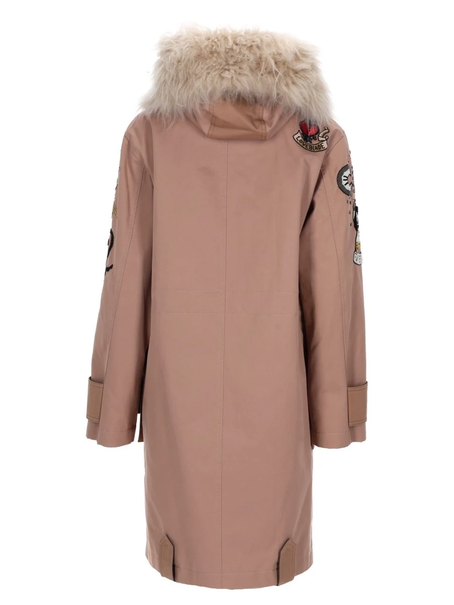 CAPPOTTO CON DECORAZIONI.webp