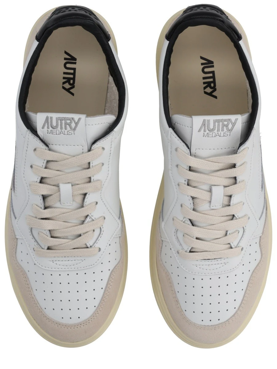 SNEAKER "MEDALIST LOW".webp