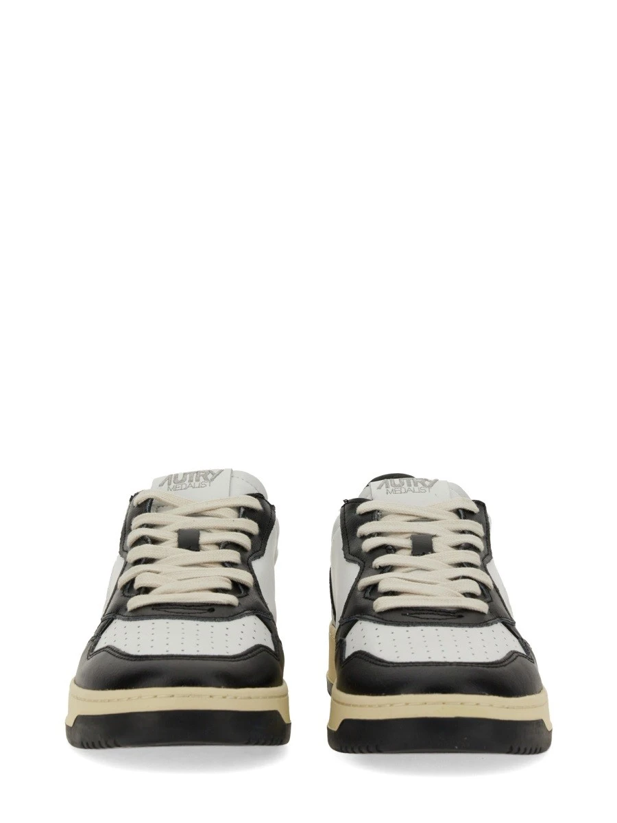 SNEAKER "MEDALIST LOW".webp