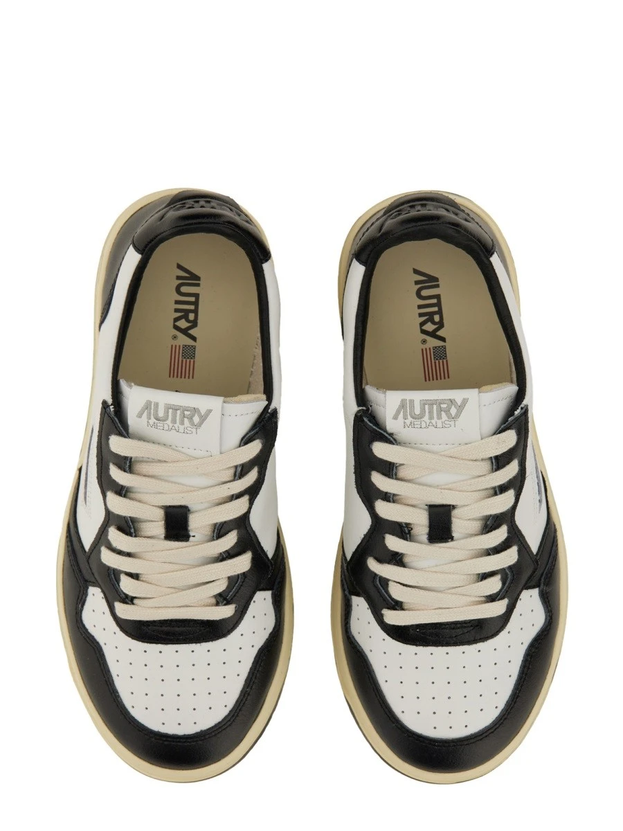 SNEAKER "MEDALIST LOW".webp
