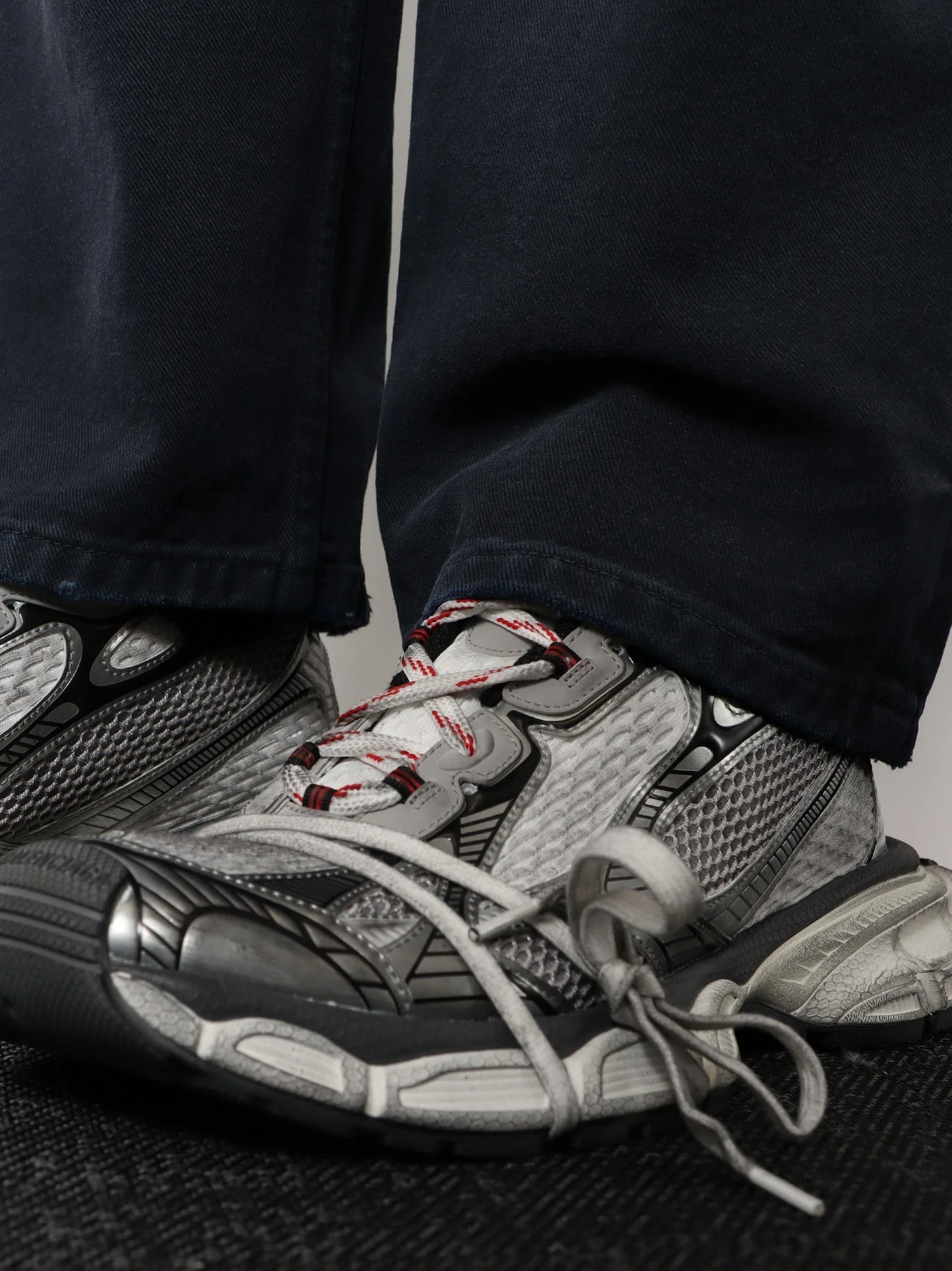 3XL mesh sneakers.webp