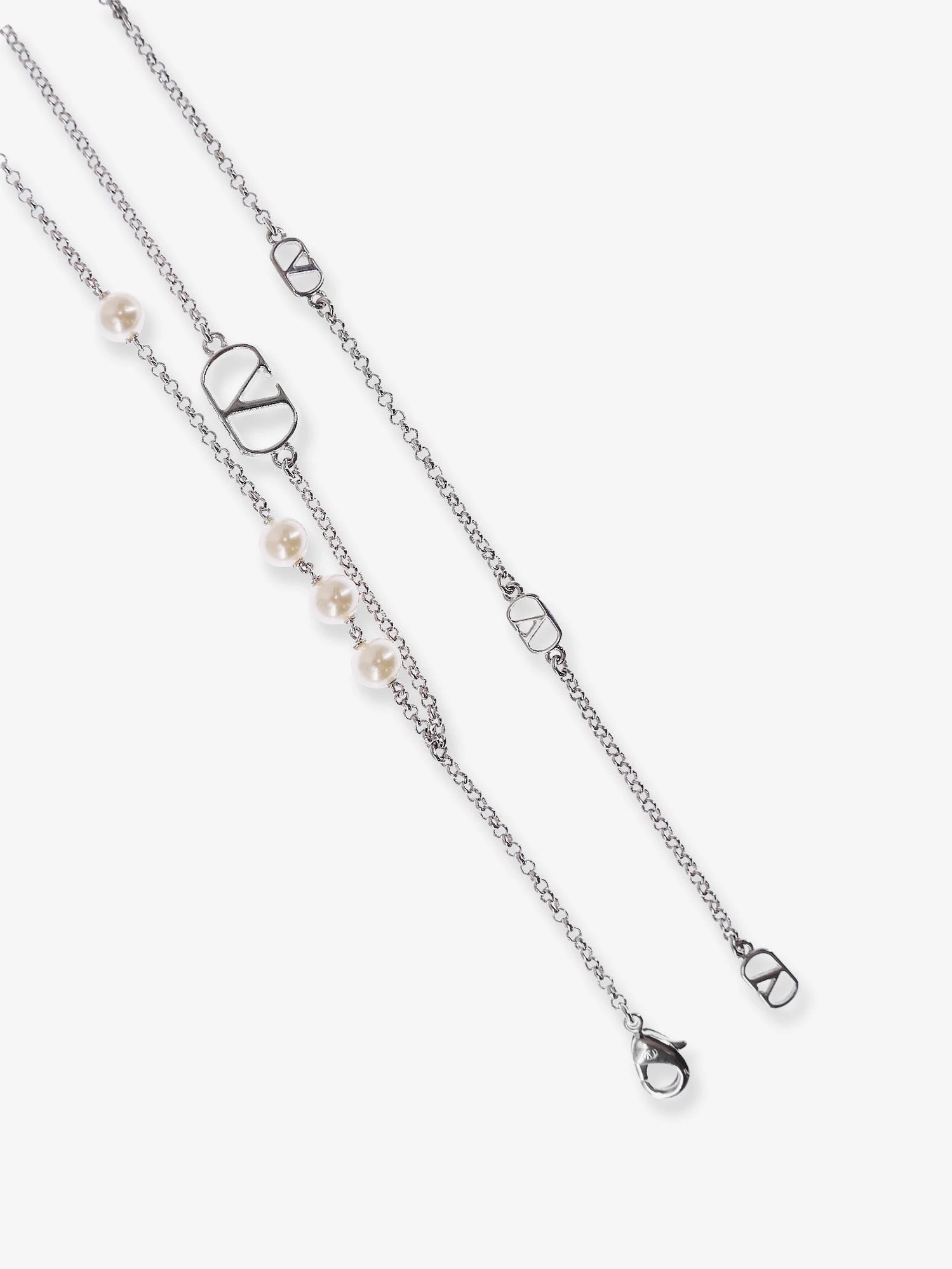 Metal and pearls VLogo Signature necklace.webp