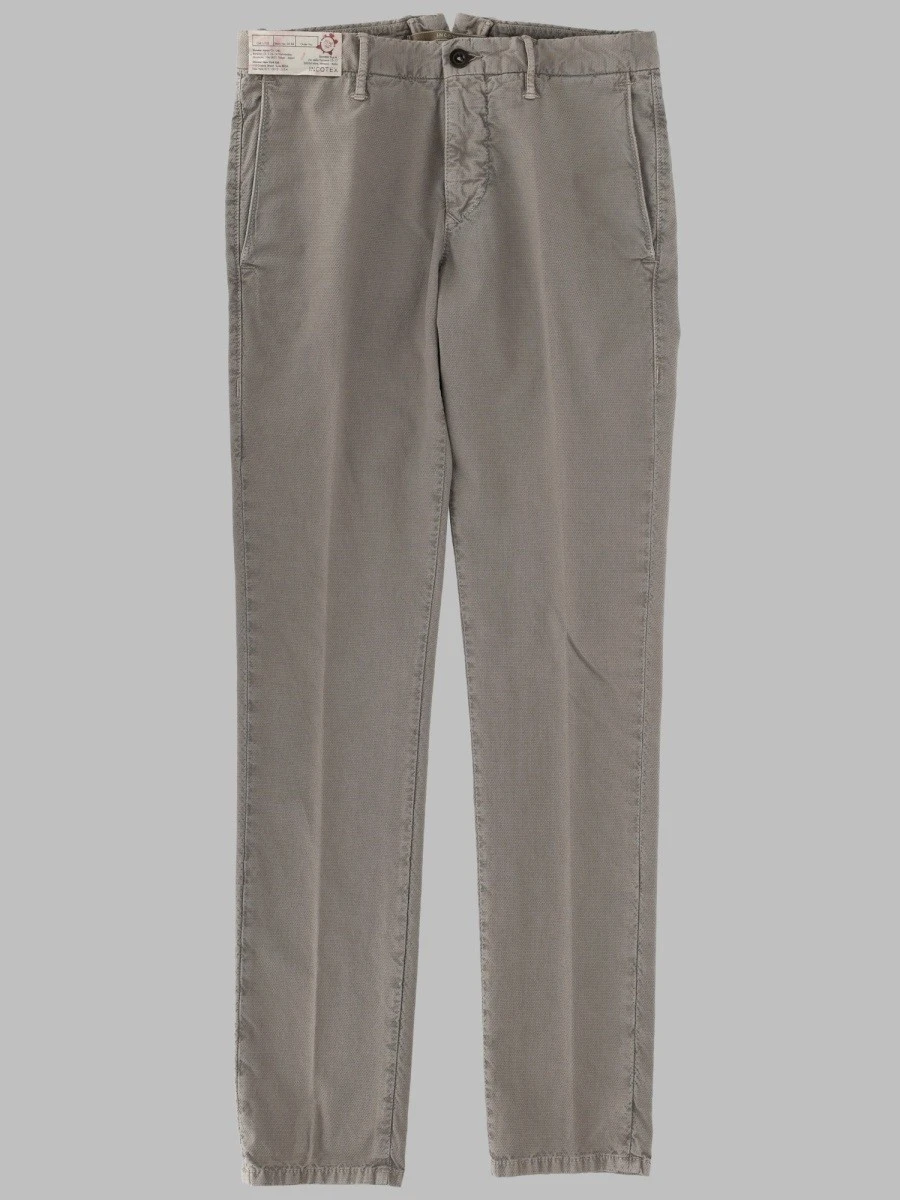 JEANS CON PATCH LOGO.webp