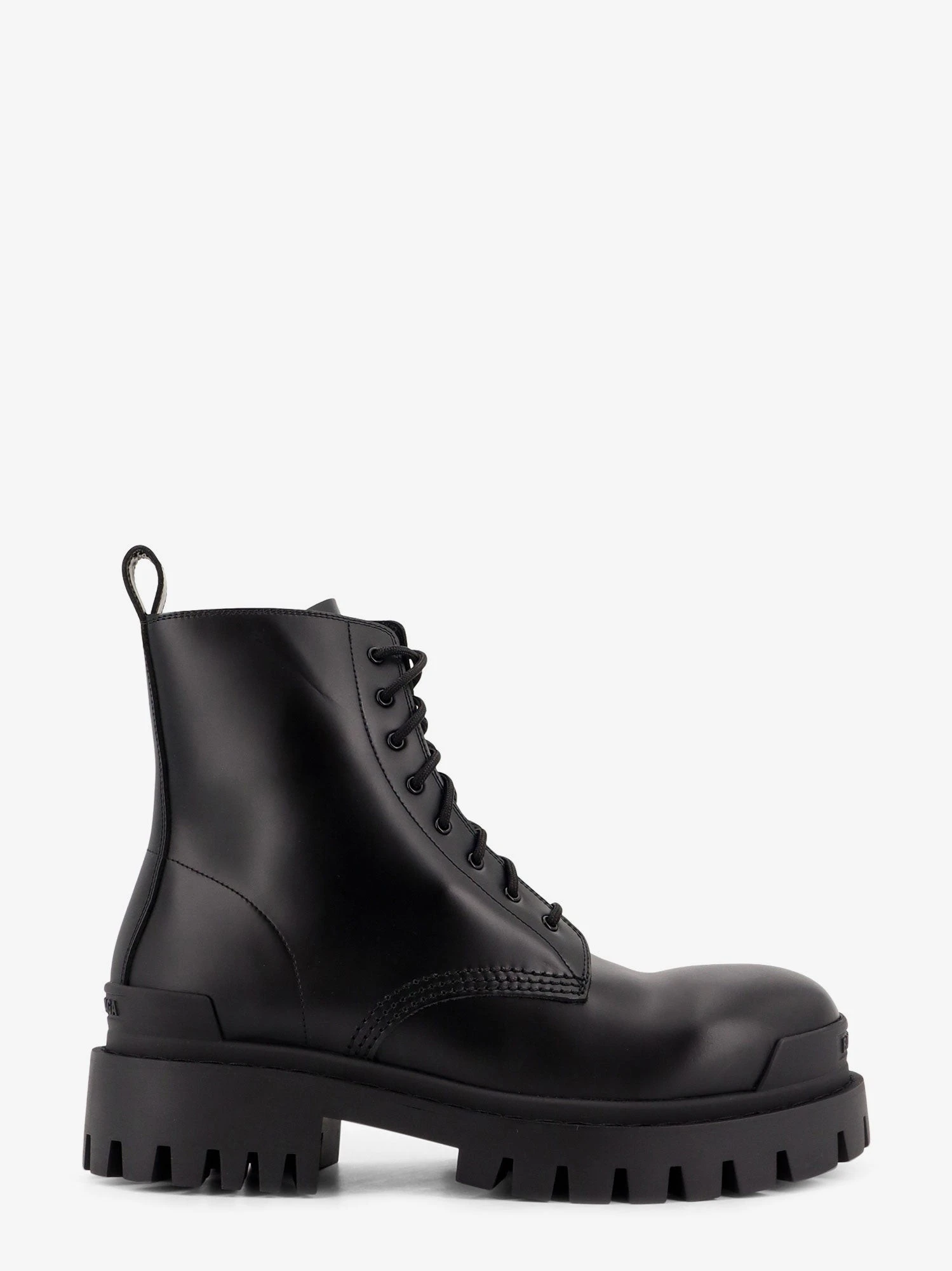 Leather boots with maxi rubber sole.webp
