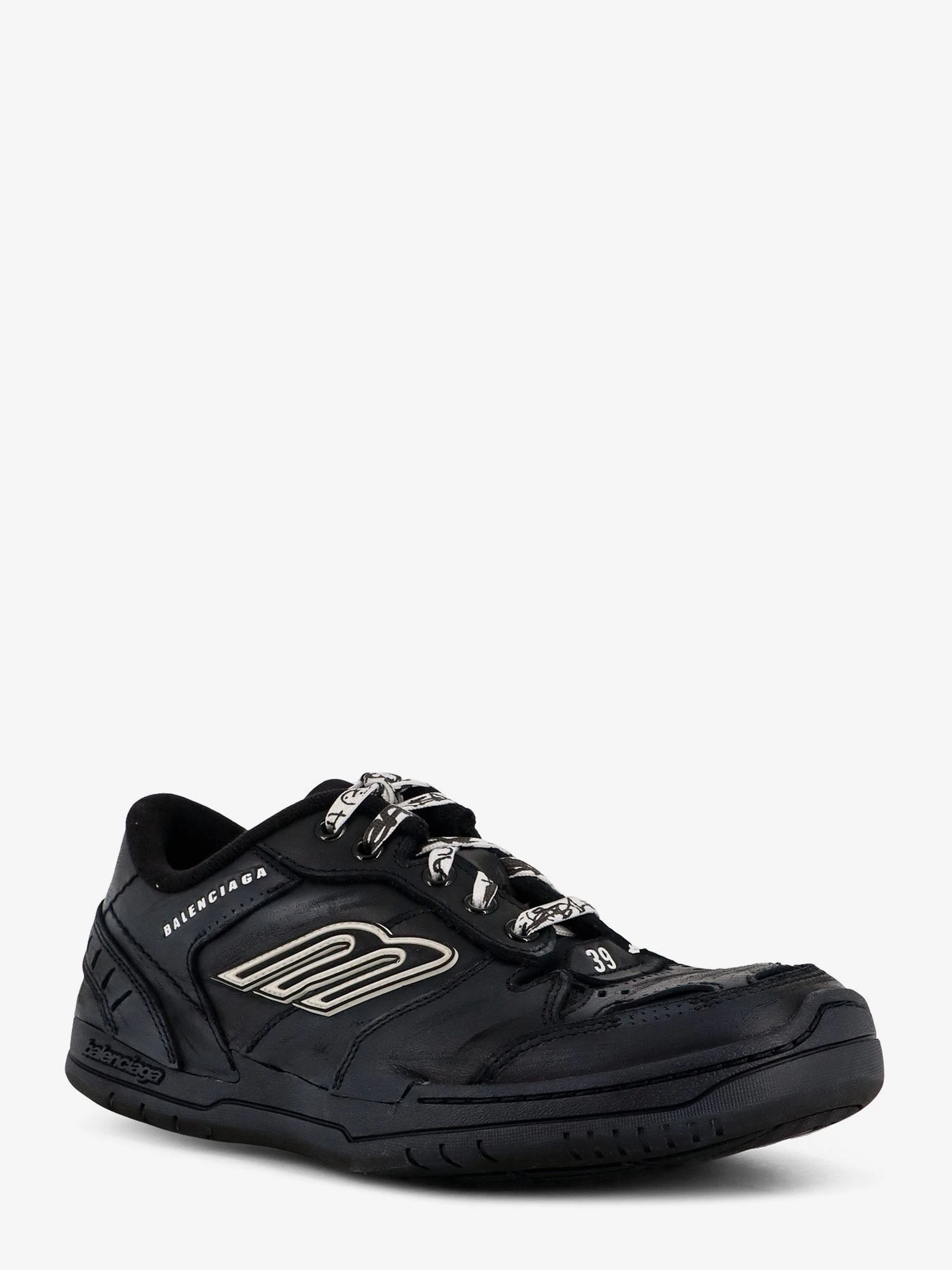Hamptons Worn-Out low-top leather sneakers.webp