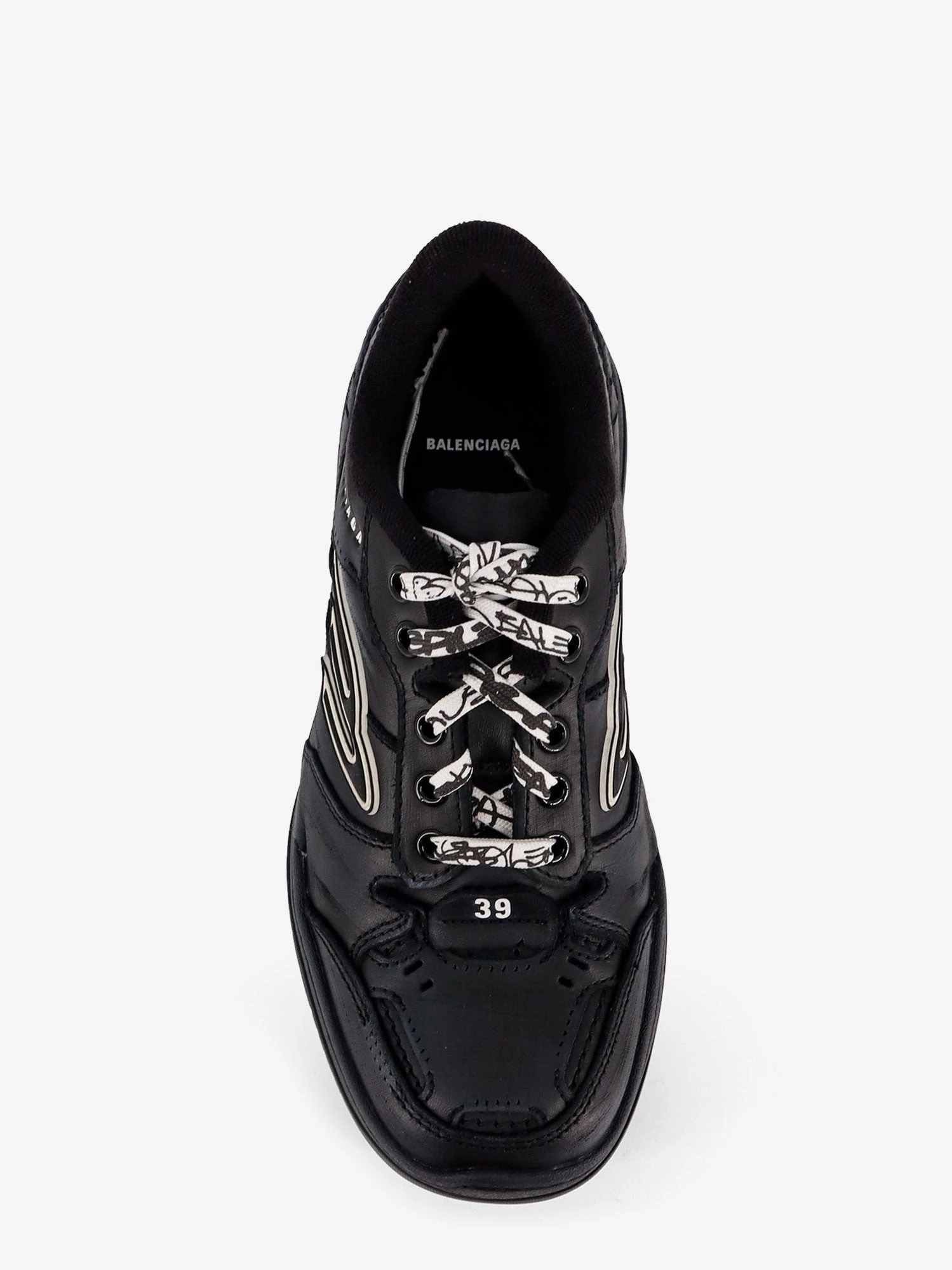 Hamptons Worn-Out low-top leather sneakers.webp