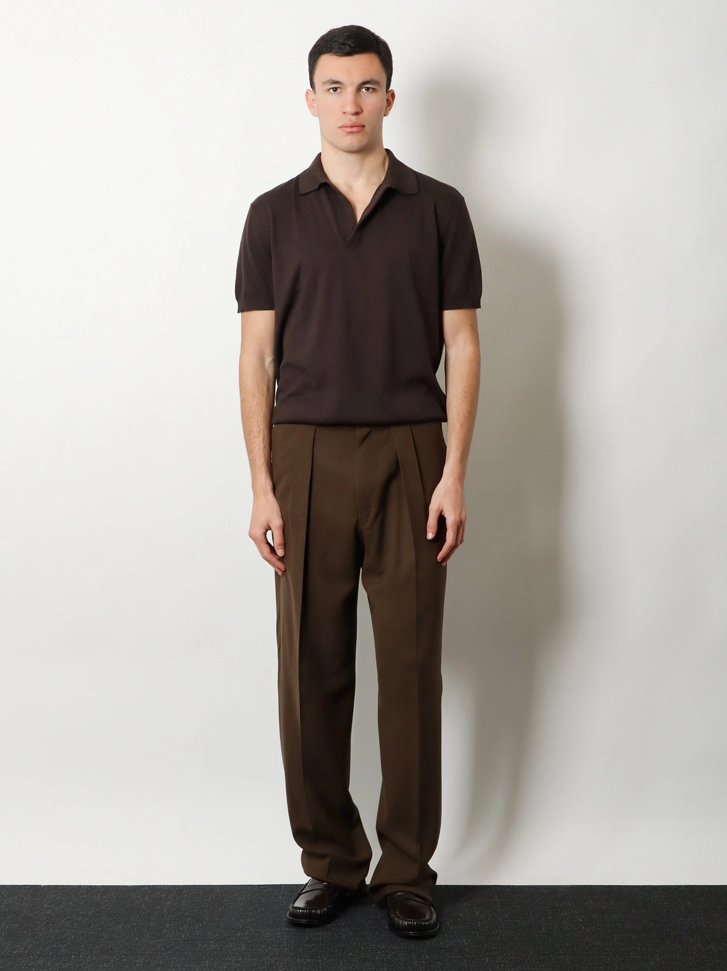 Wool trousers with pinces.webp