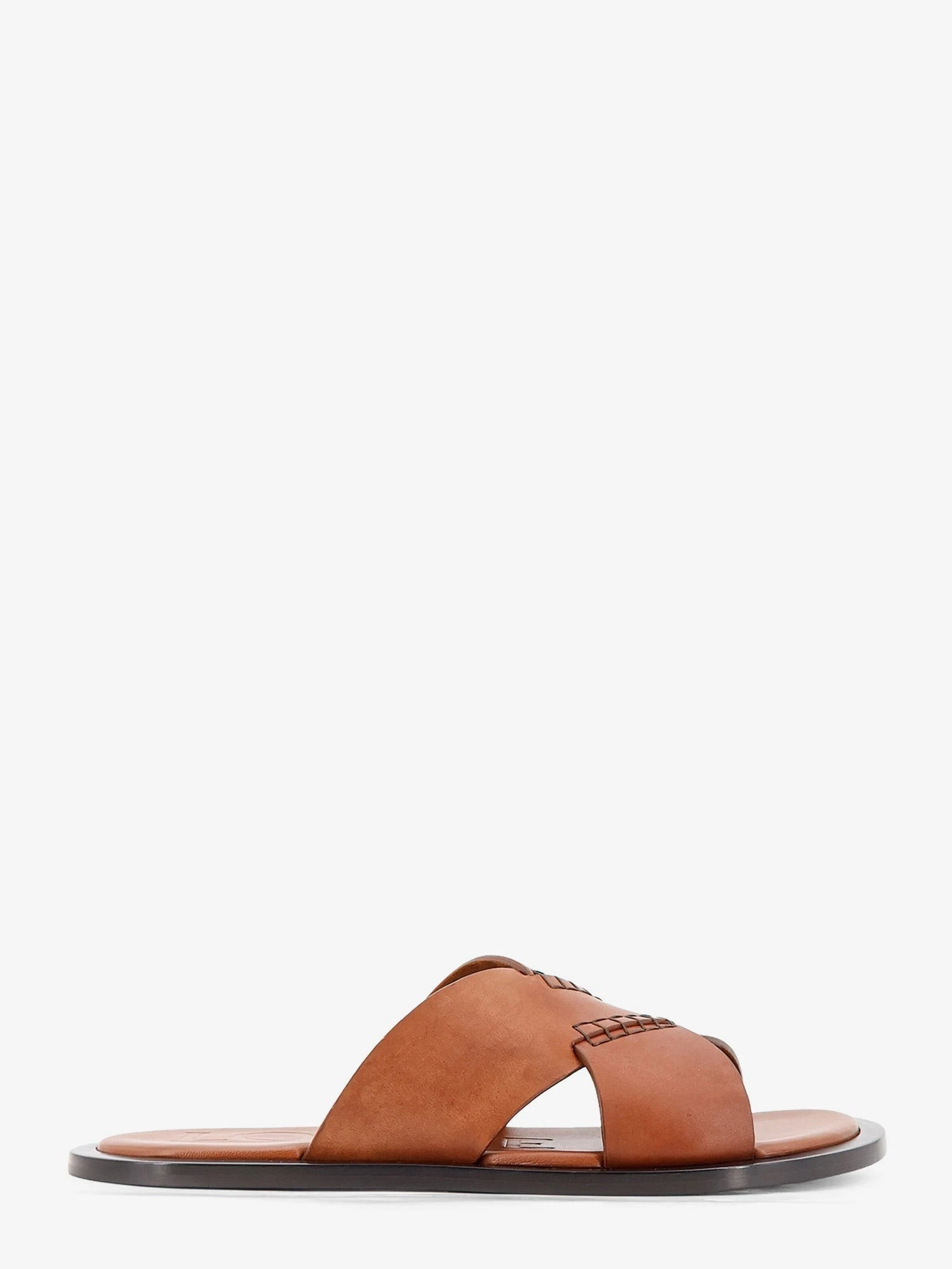 Flex leather sandals with crisscross detail.webp