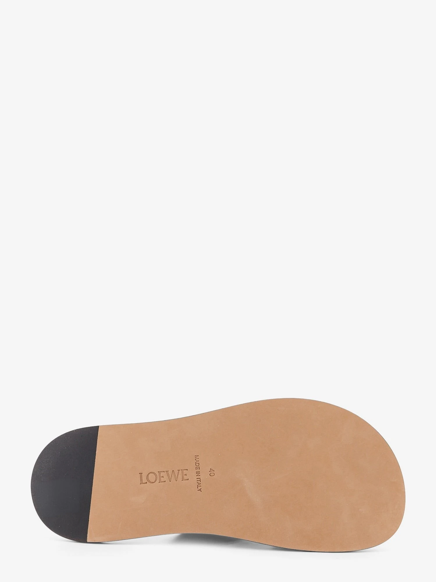 Flex leather sandals with crisscross detail.webp