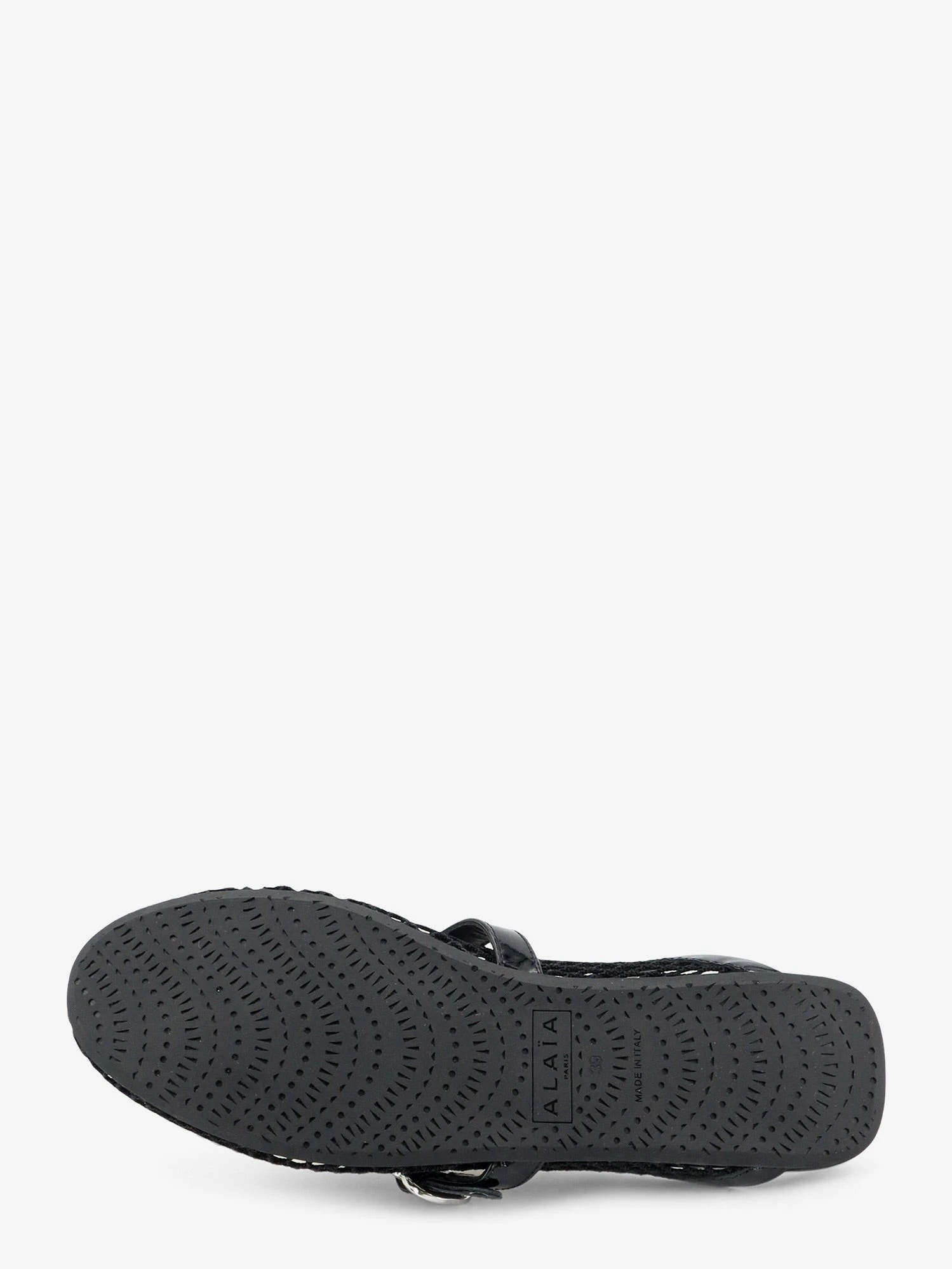 Flat mesh sandals.webp