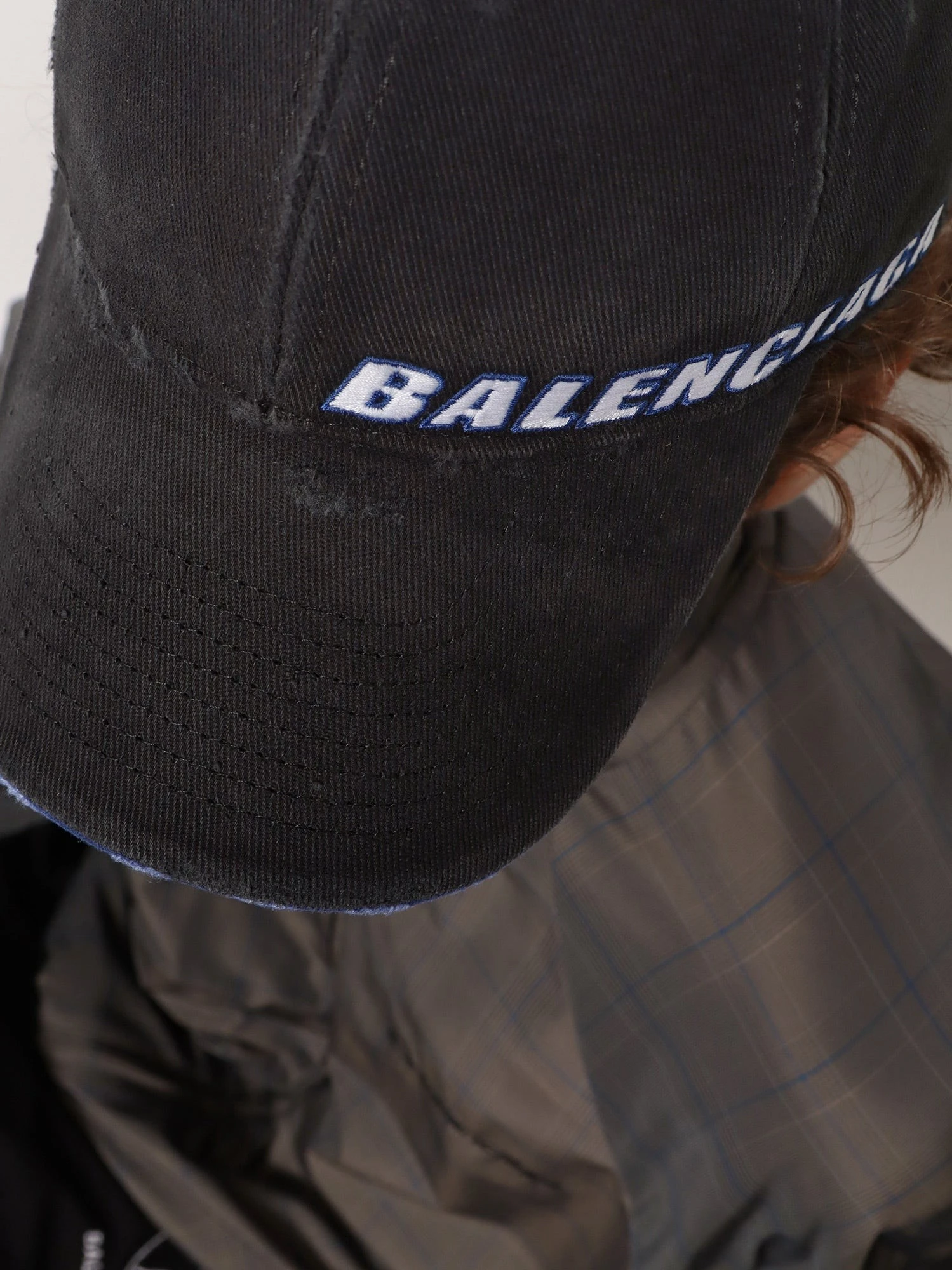 Cotton baseball hat with distressed effect.webp