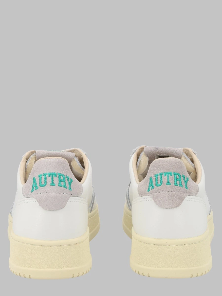 SNEAKER "MEDALIST LOW".webp