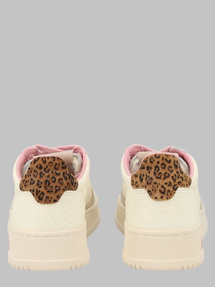 SNEAKER "MEDALIST LOW".webp