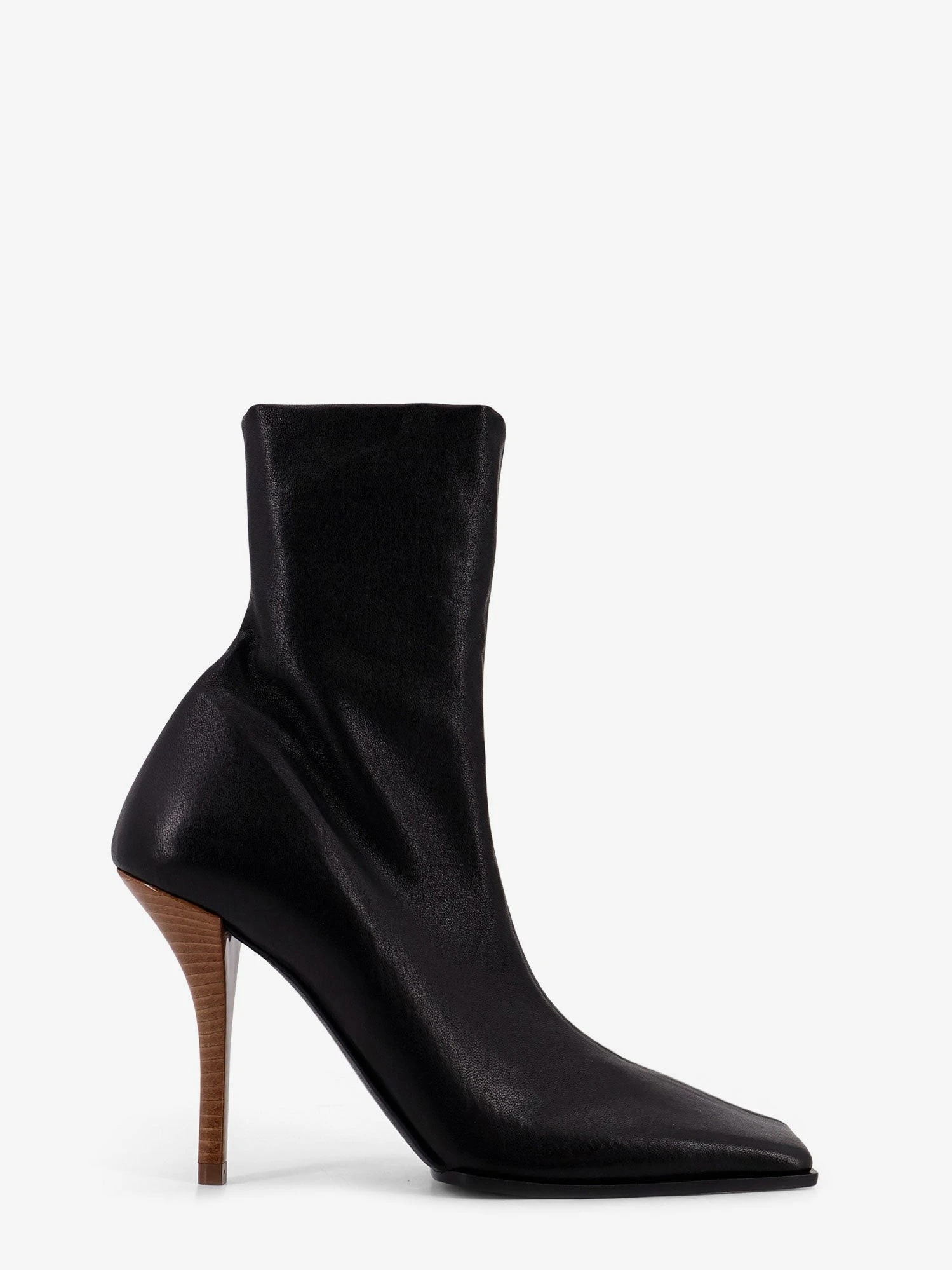 Leather boots.webp