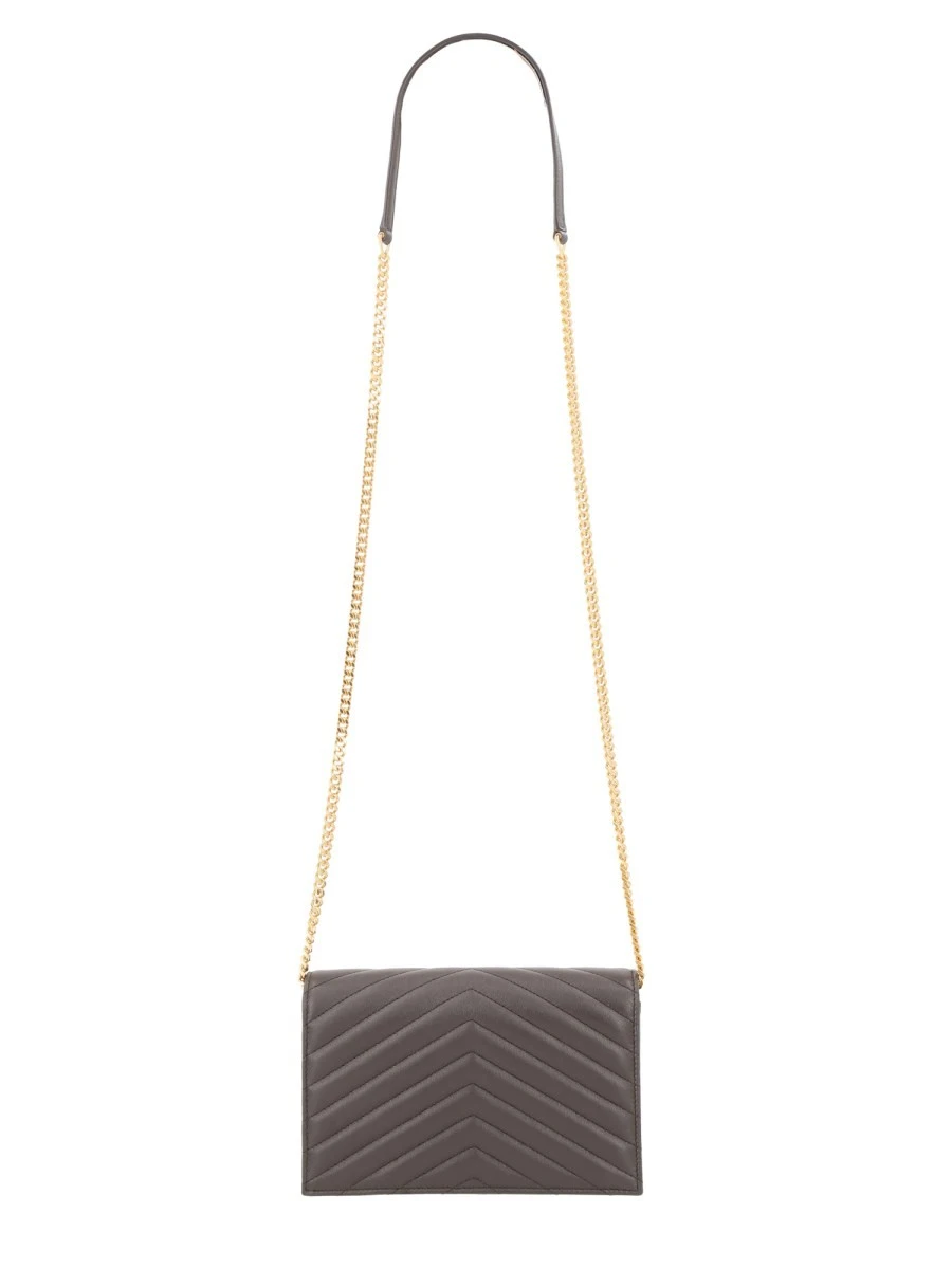 PORTAFOGLIO CON CATENA "ENVELOPE CASSANDRE".webp