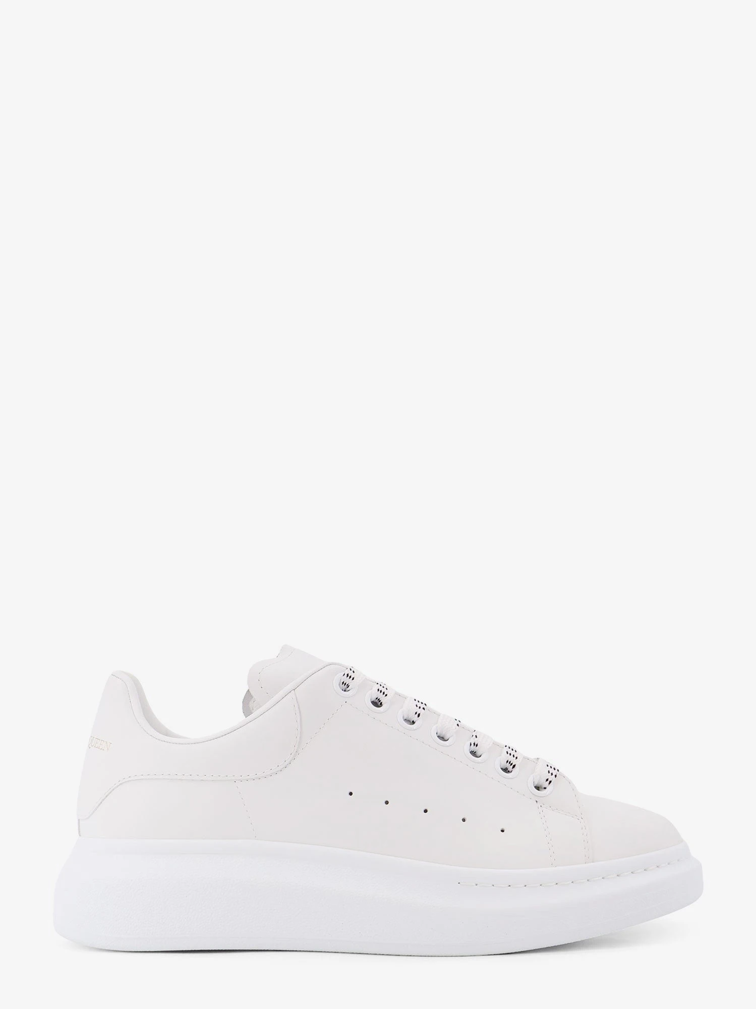 Low-top leather sneakers.webp