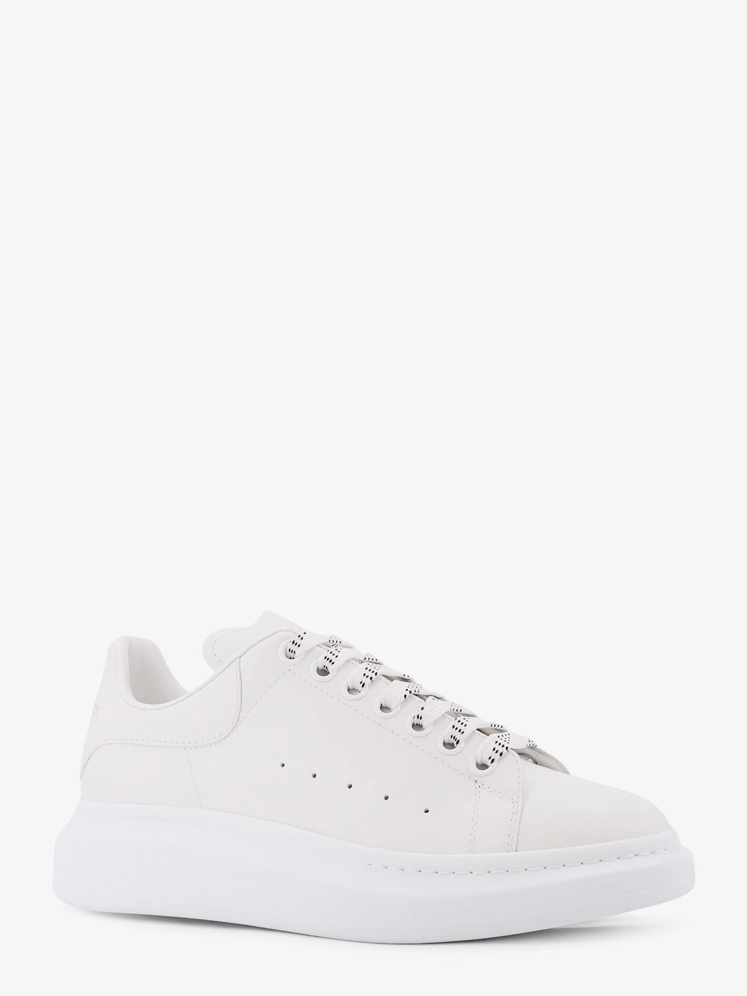 Low-top leather sneakers.webp