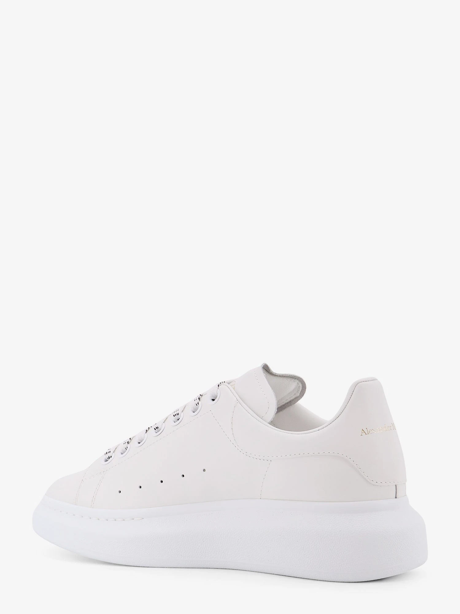 Low-top leather sneakers.webp