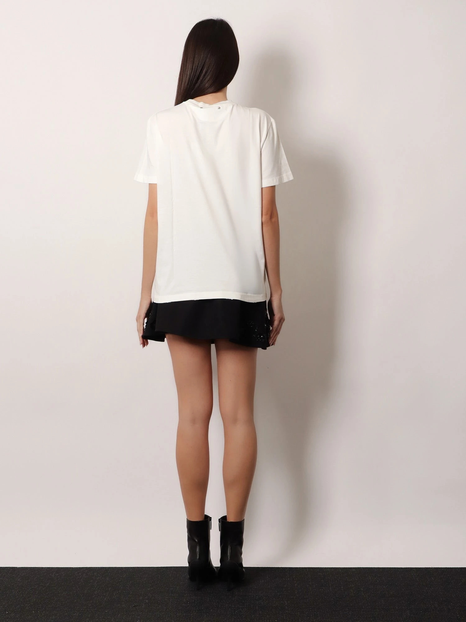 Cotton t-shirt with rhinestones.webp
