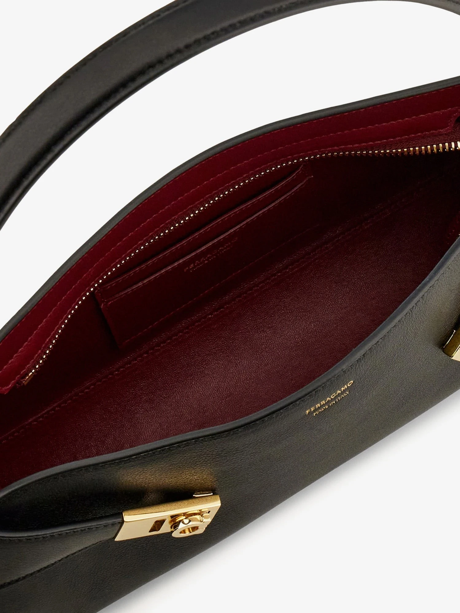 Hug East-West leather shoulder bag.webp