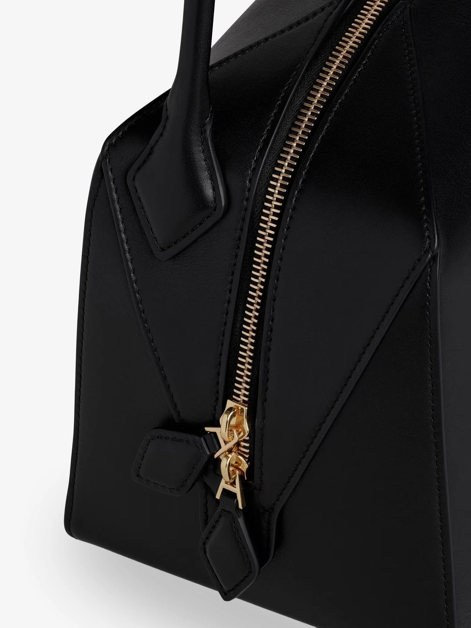 Bouledogue leather shoulder bag.webp