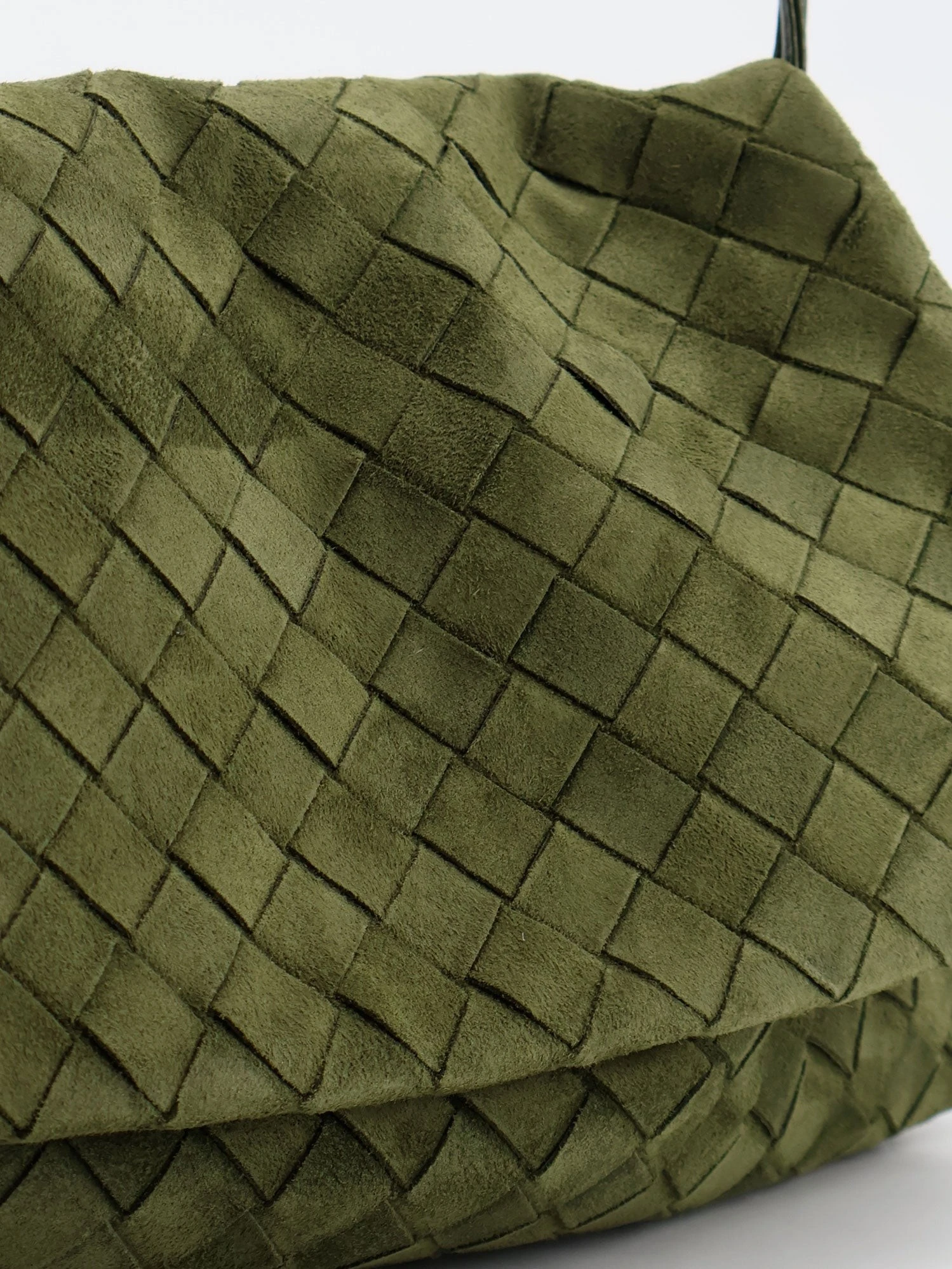 Suede Giorno shoulder bag with Intrecciato pattern.webp