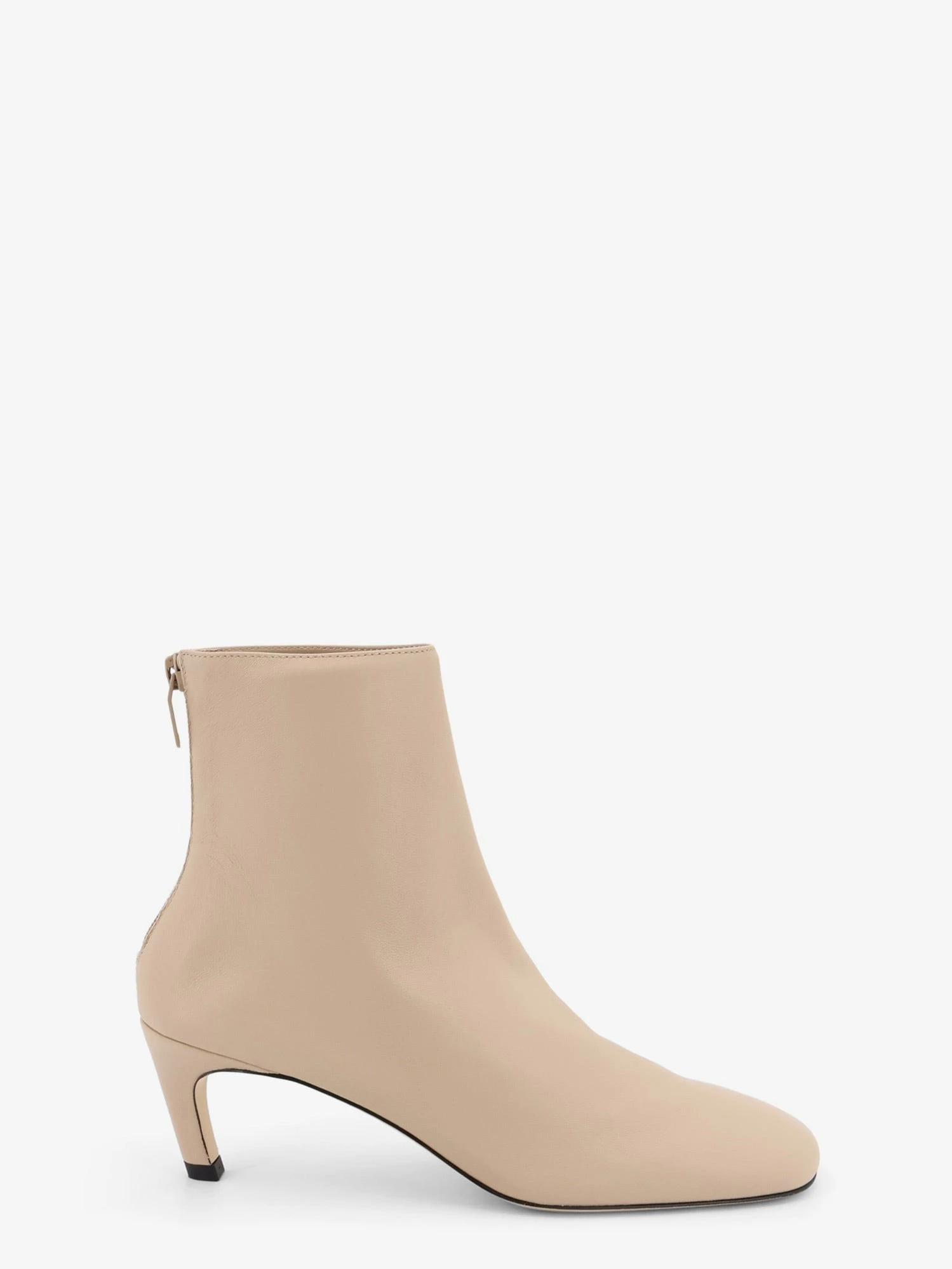 Leather boots.webp