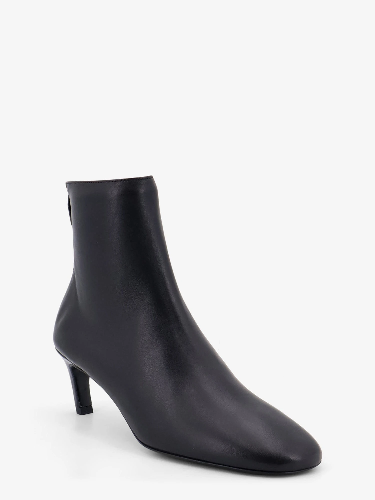 Leather boots.webp