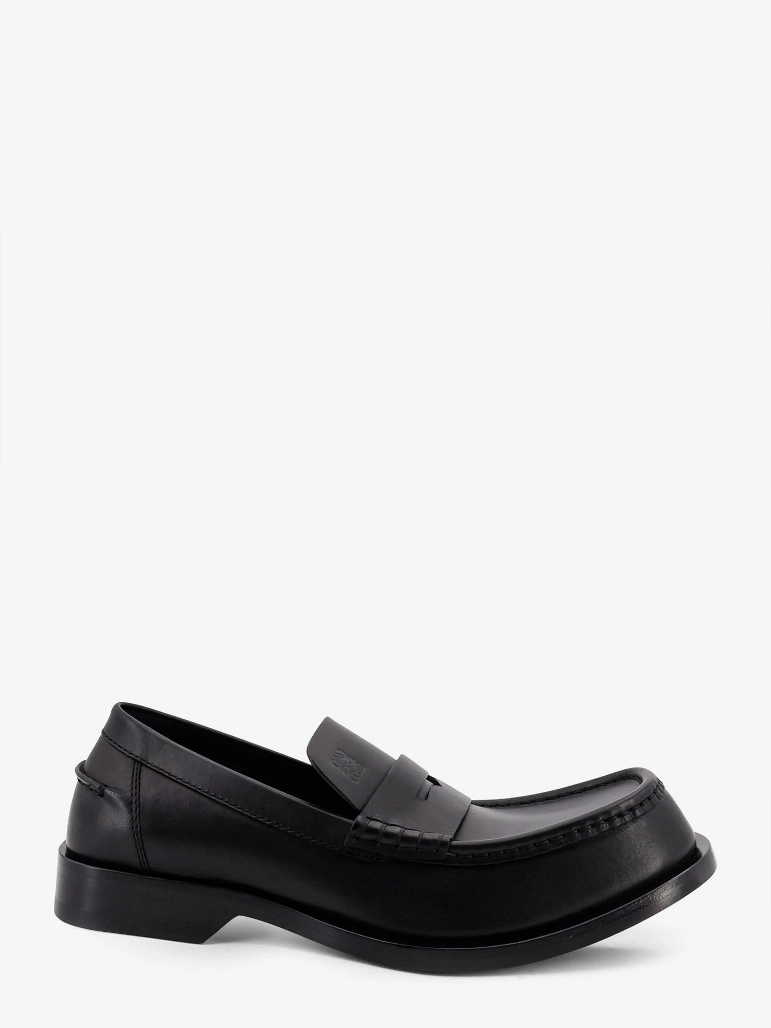 Bobine leather loafers with engraved Anagram logo.webp