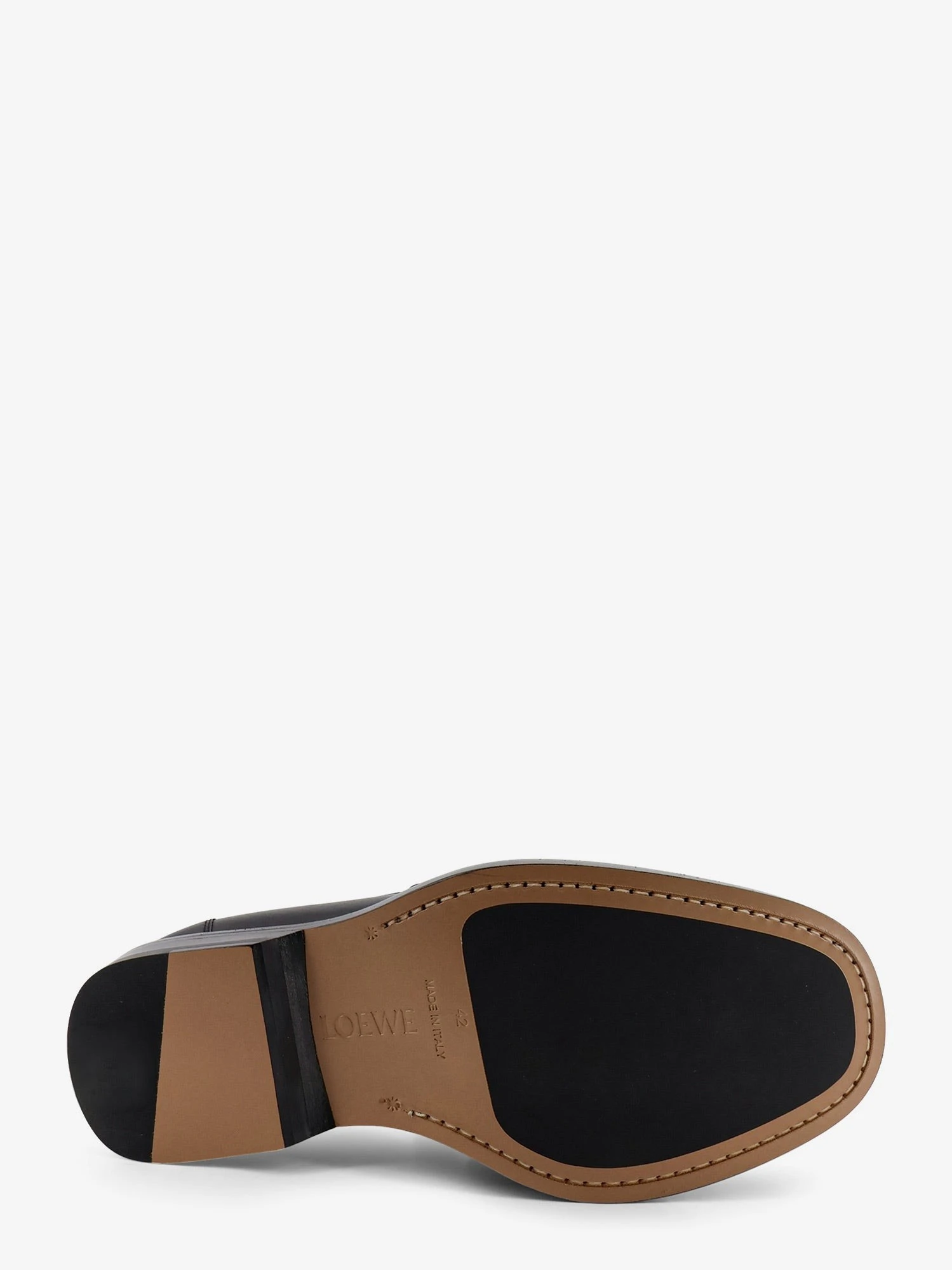 Bobine leather loafers with engraved Anagram logo.webp