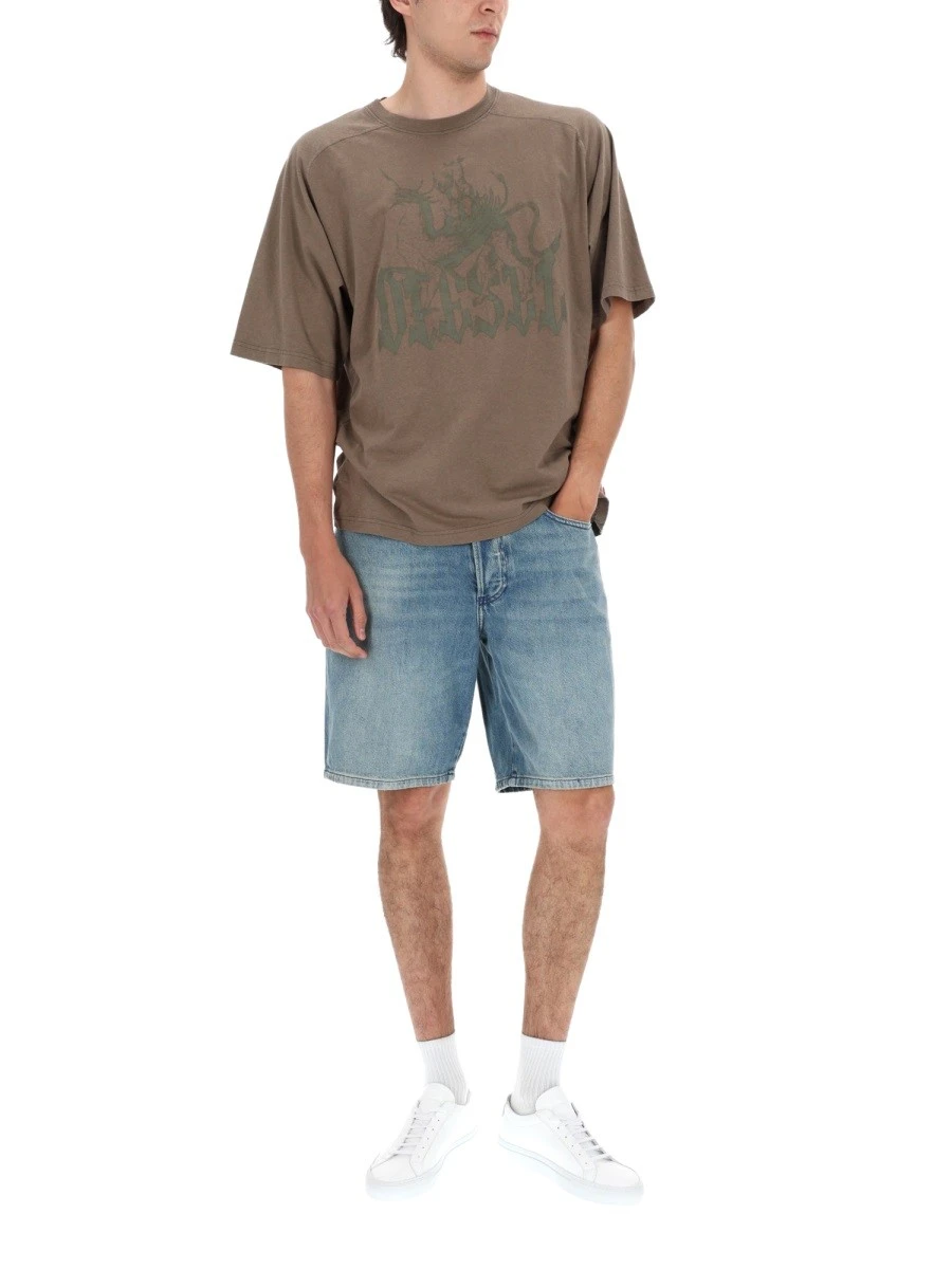 SHORTS IN DENIM