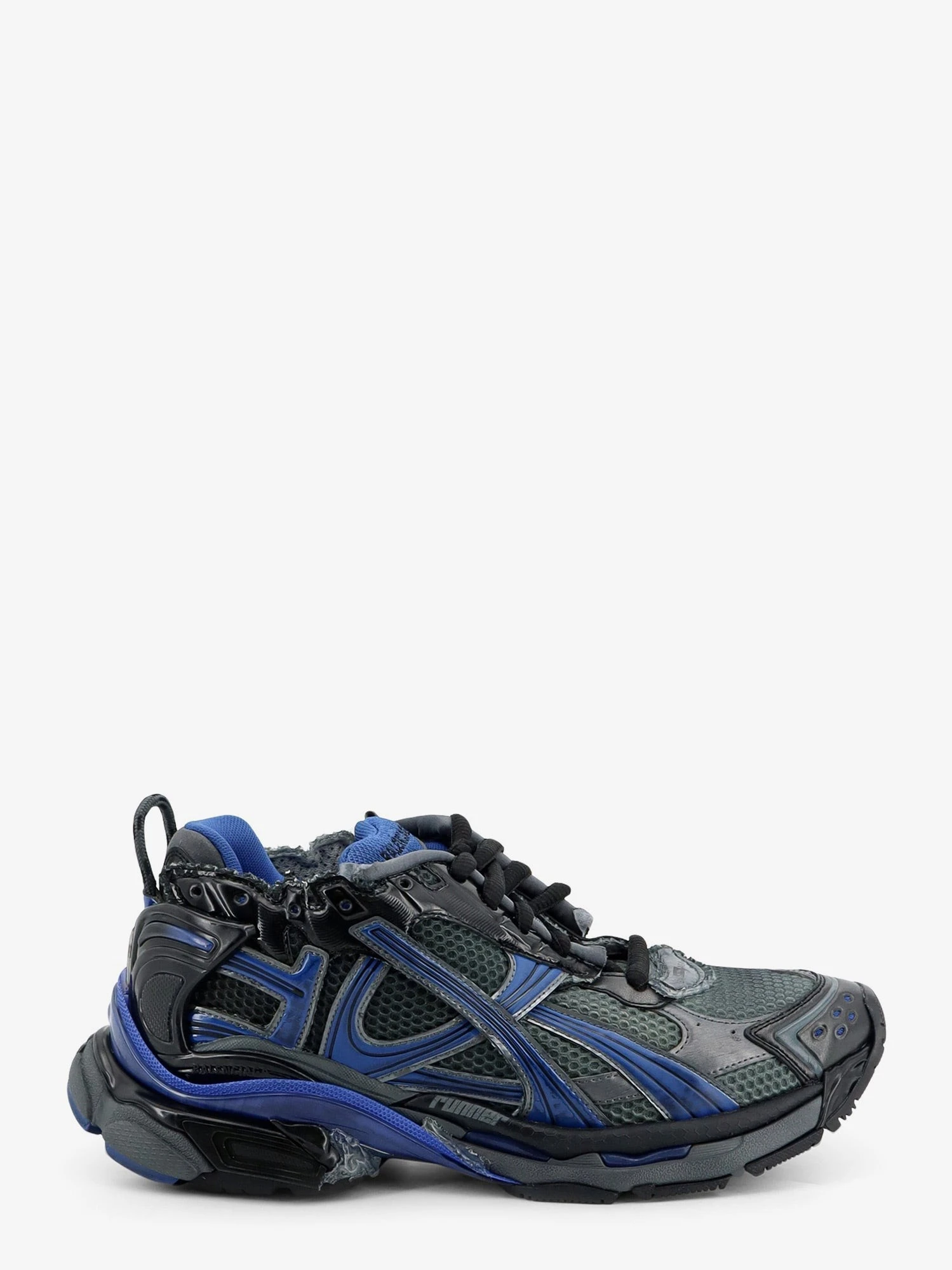 Runner sneakers in mesh with contrasting inserts.webp