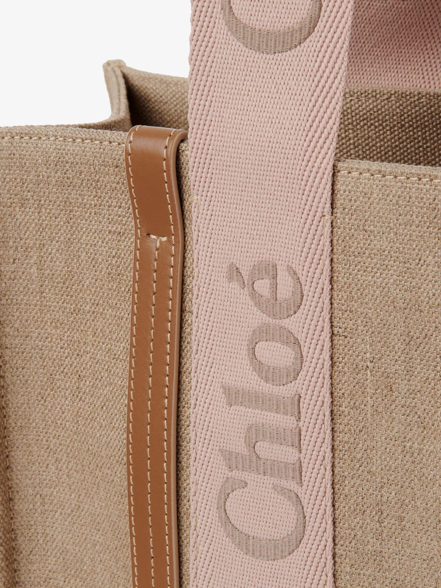 Woody linen shoulder bag with front embroidered logo.webp