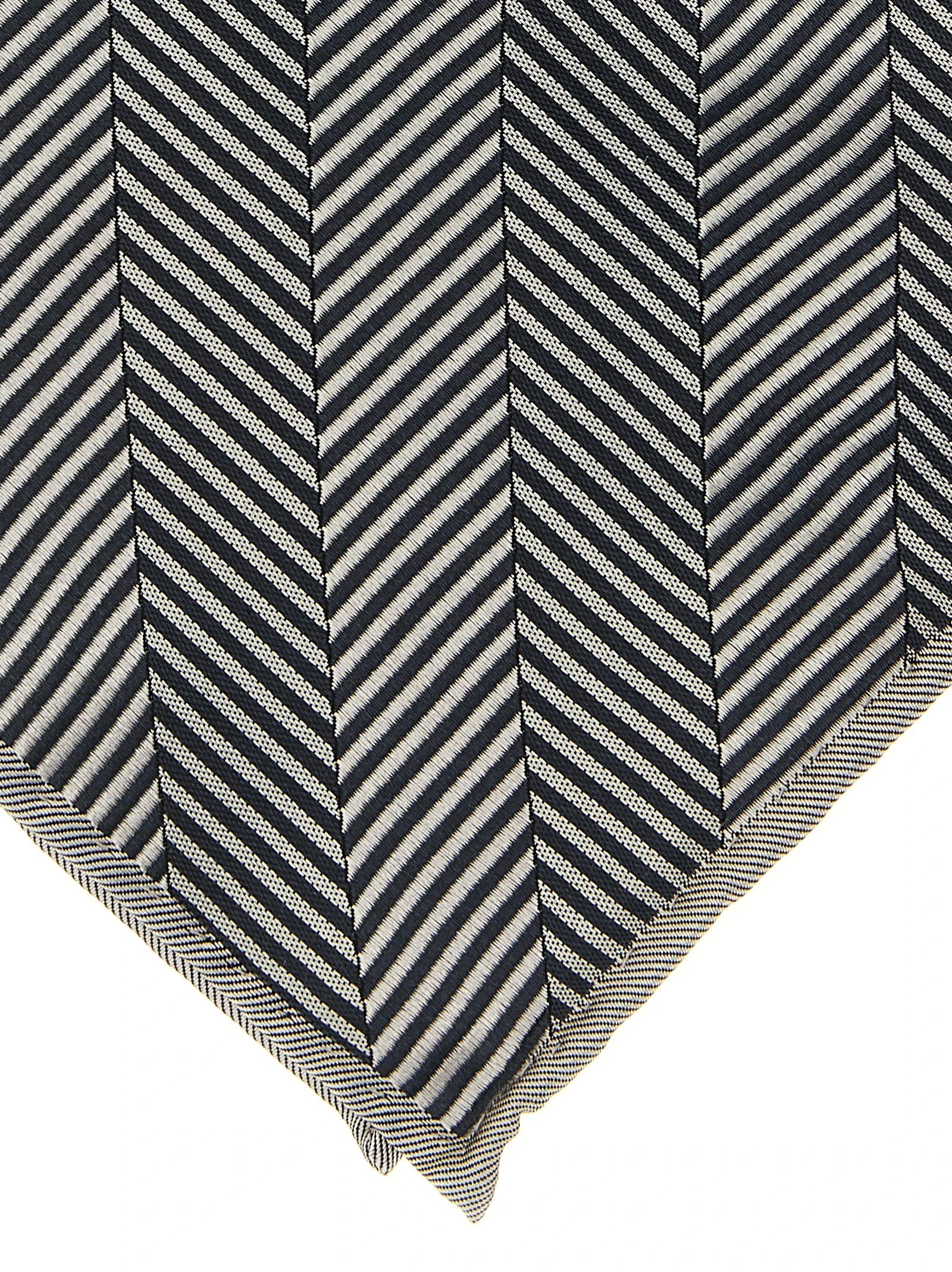 Chevron pocket clutch
