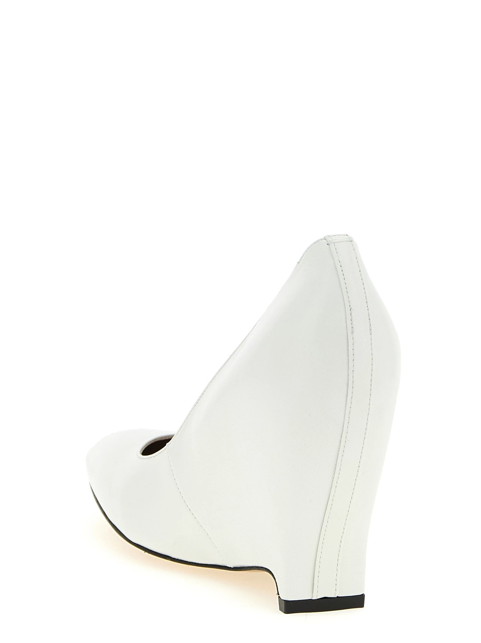 'Heel-Less' pumps