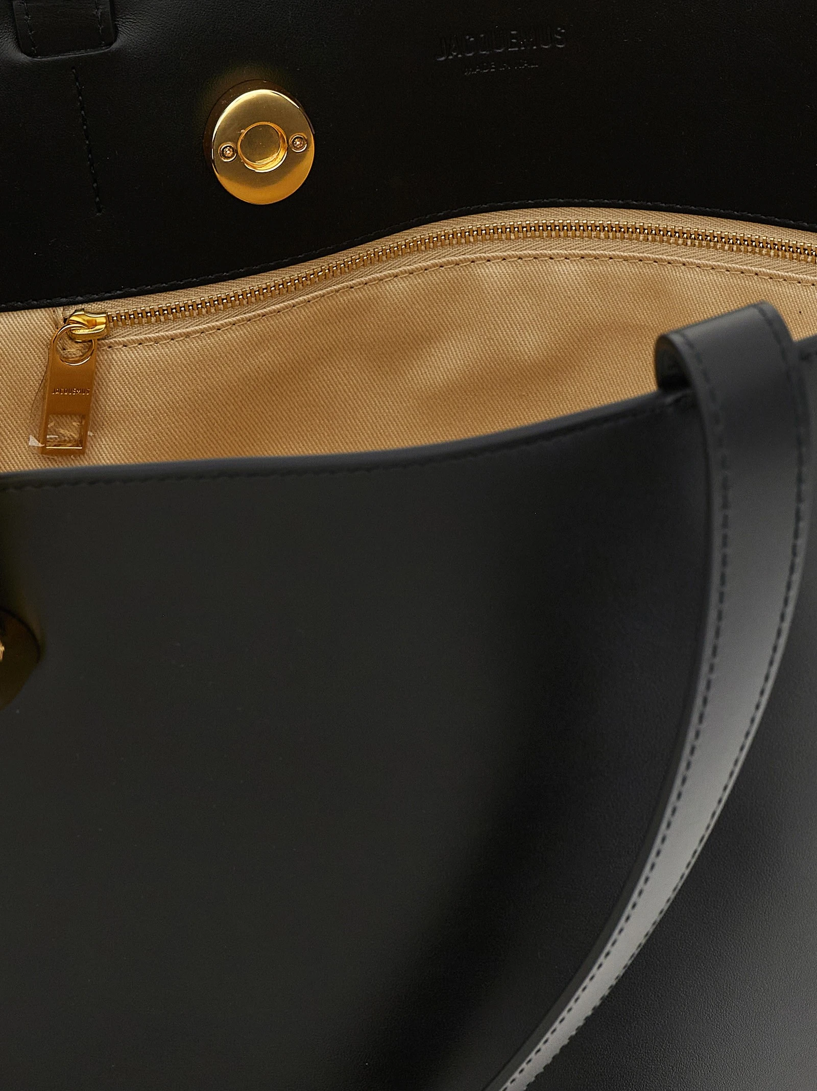 'Le Bambola Moyen' shoulder bag