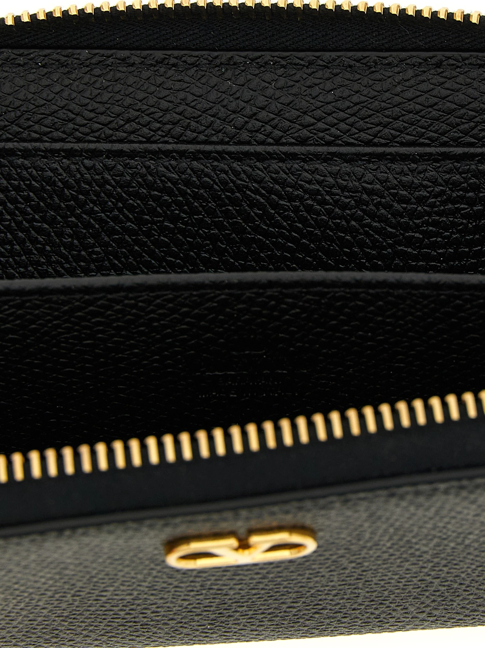 Valentino Garavani Vlogo Signature cardholder