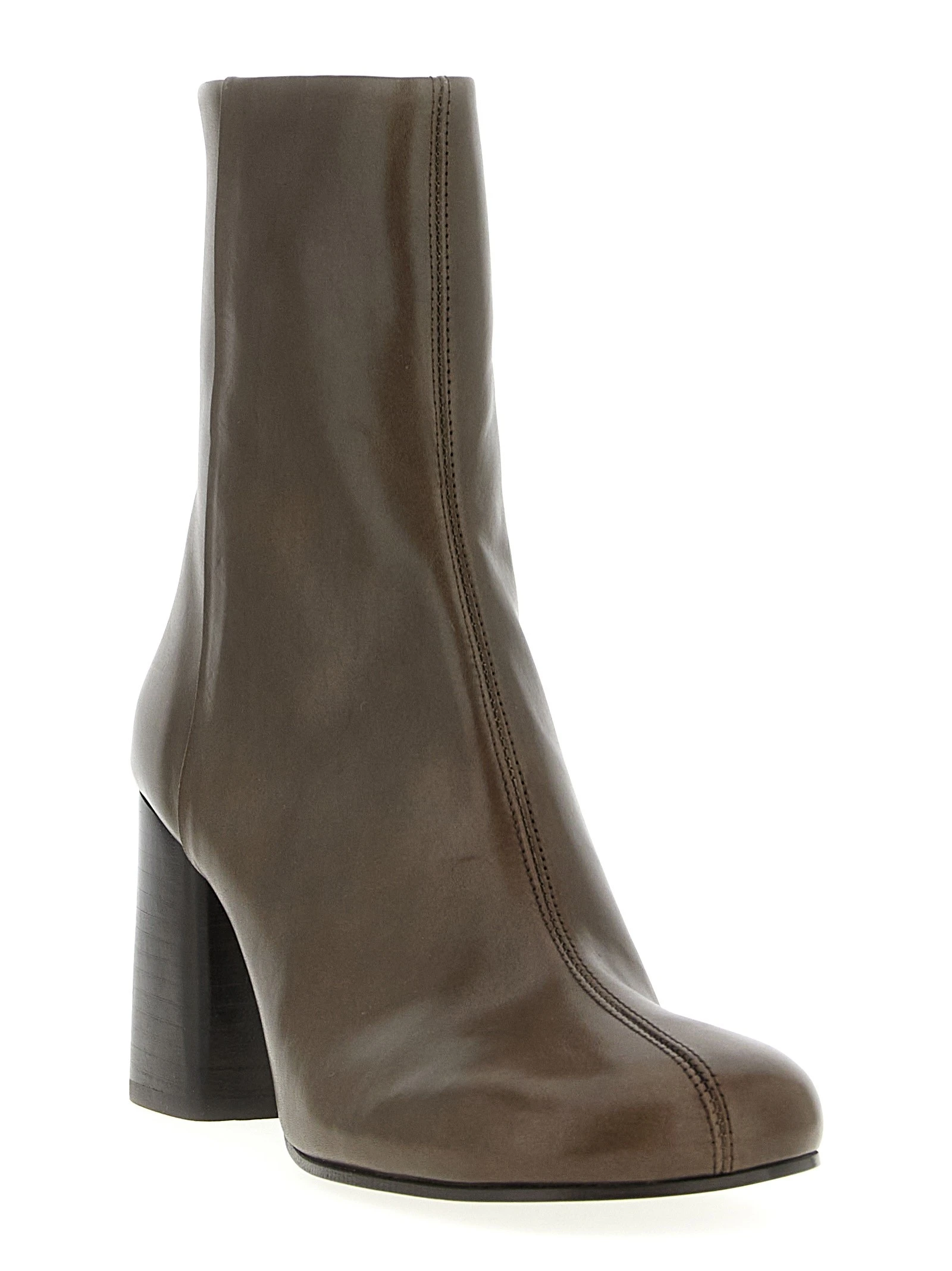 'Anatomic' ankle boots