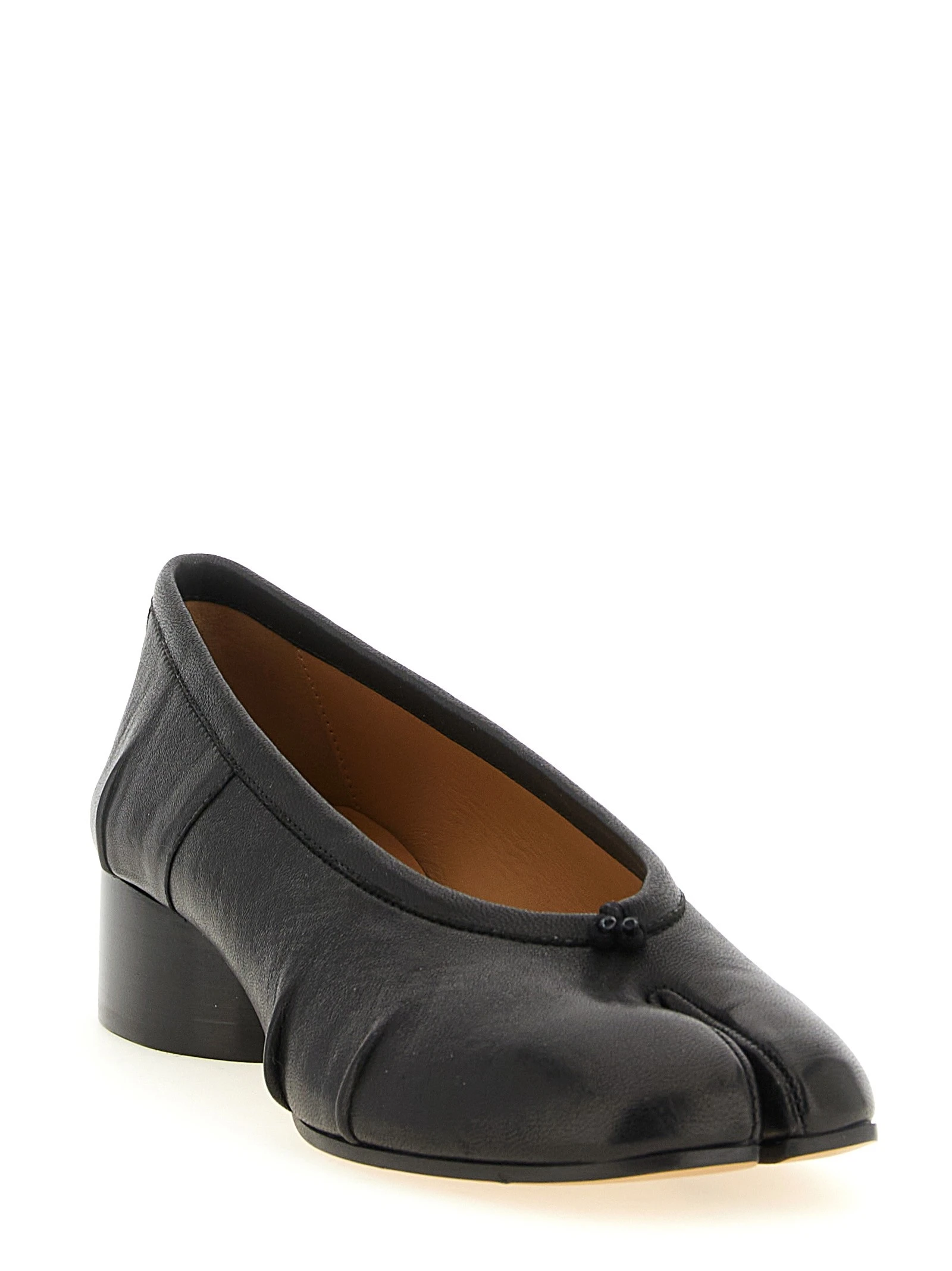 'Tabi' ballet flats