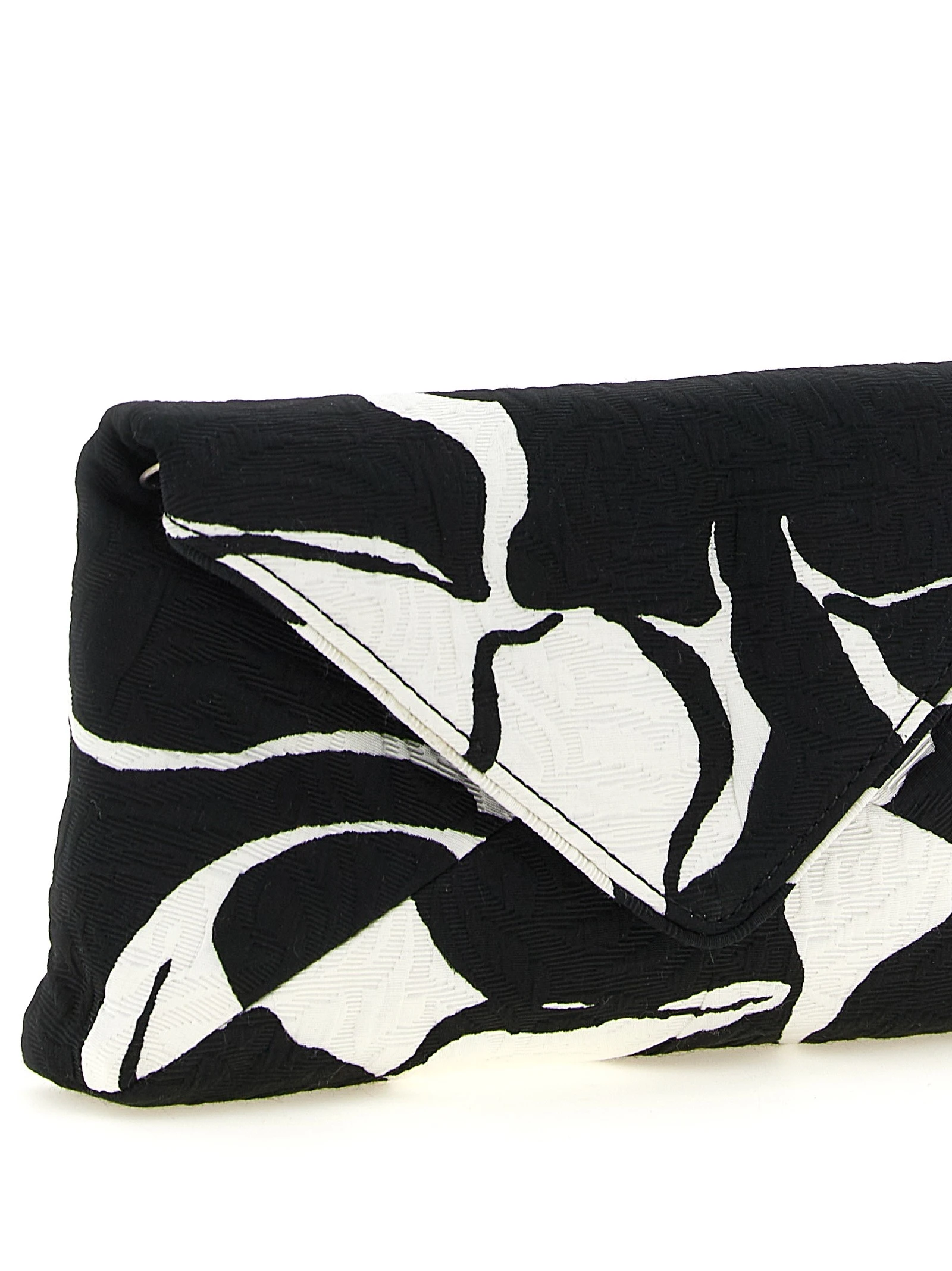 'Envelope' clutch
