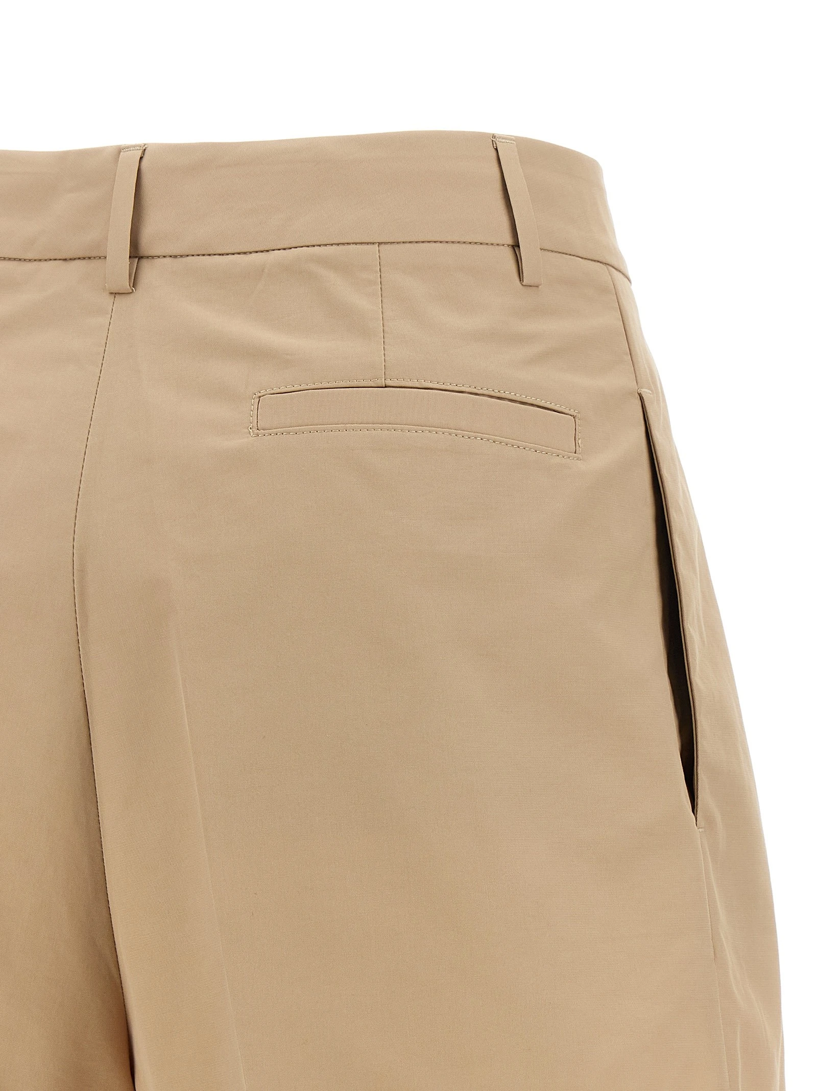 Bermuda shorts with pleats