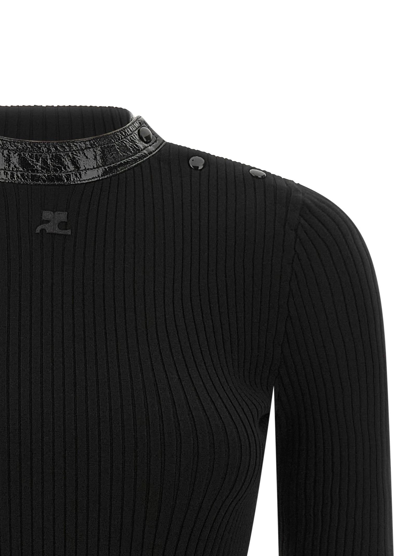 Vinyl collar sweater