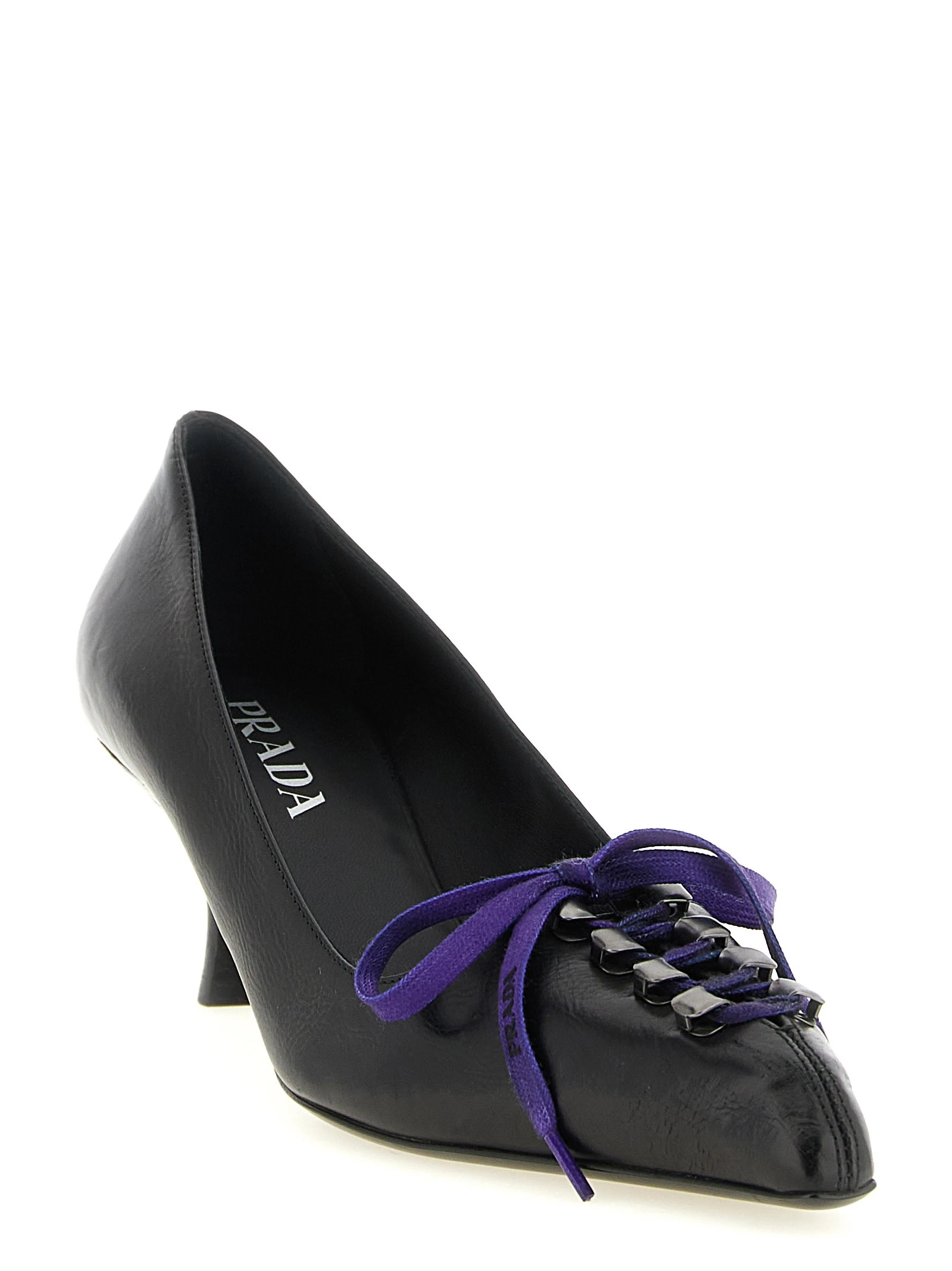 Leather pumps with laces
