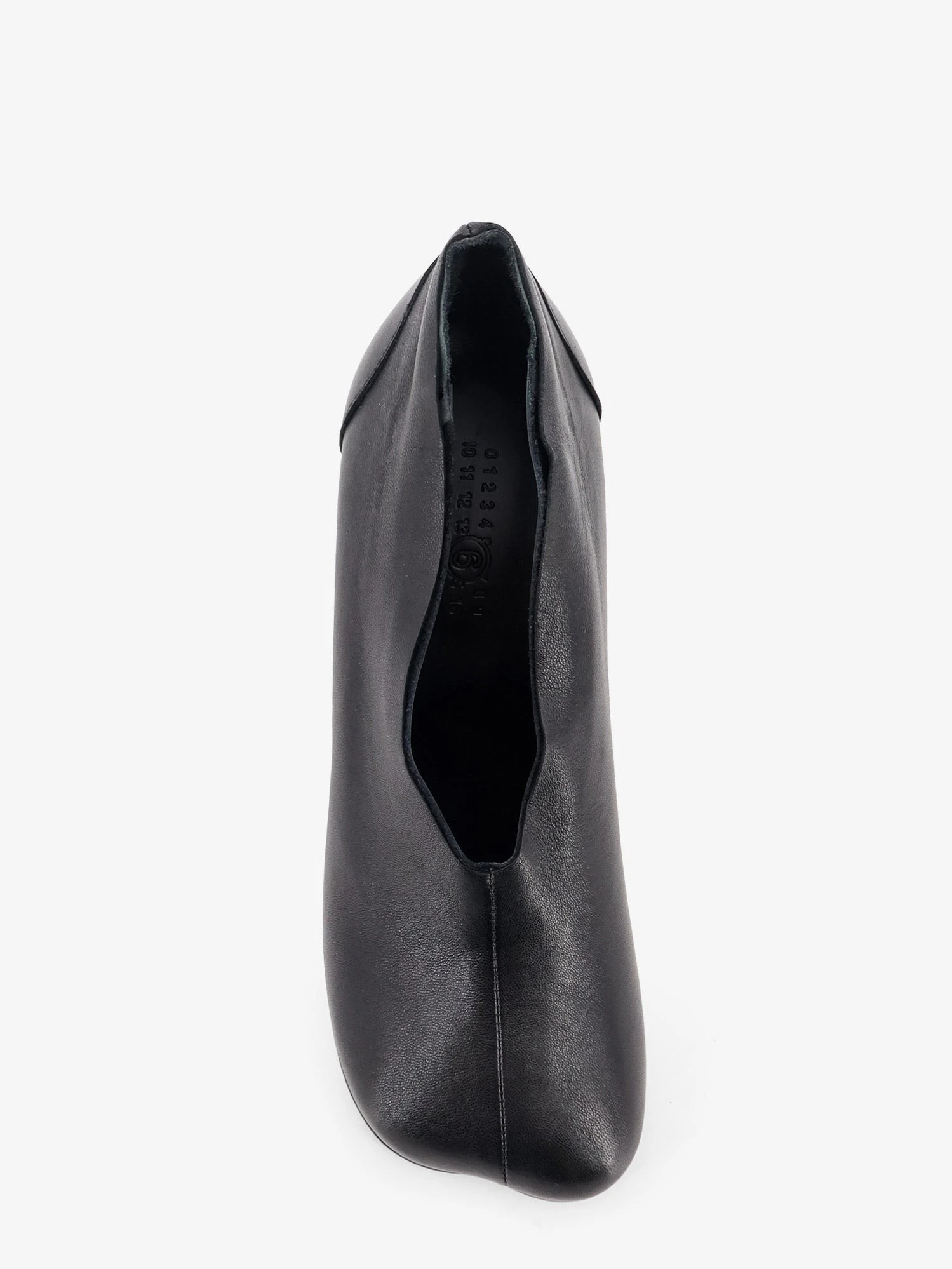 Leather pumps with iconic Atomic toe