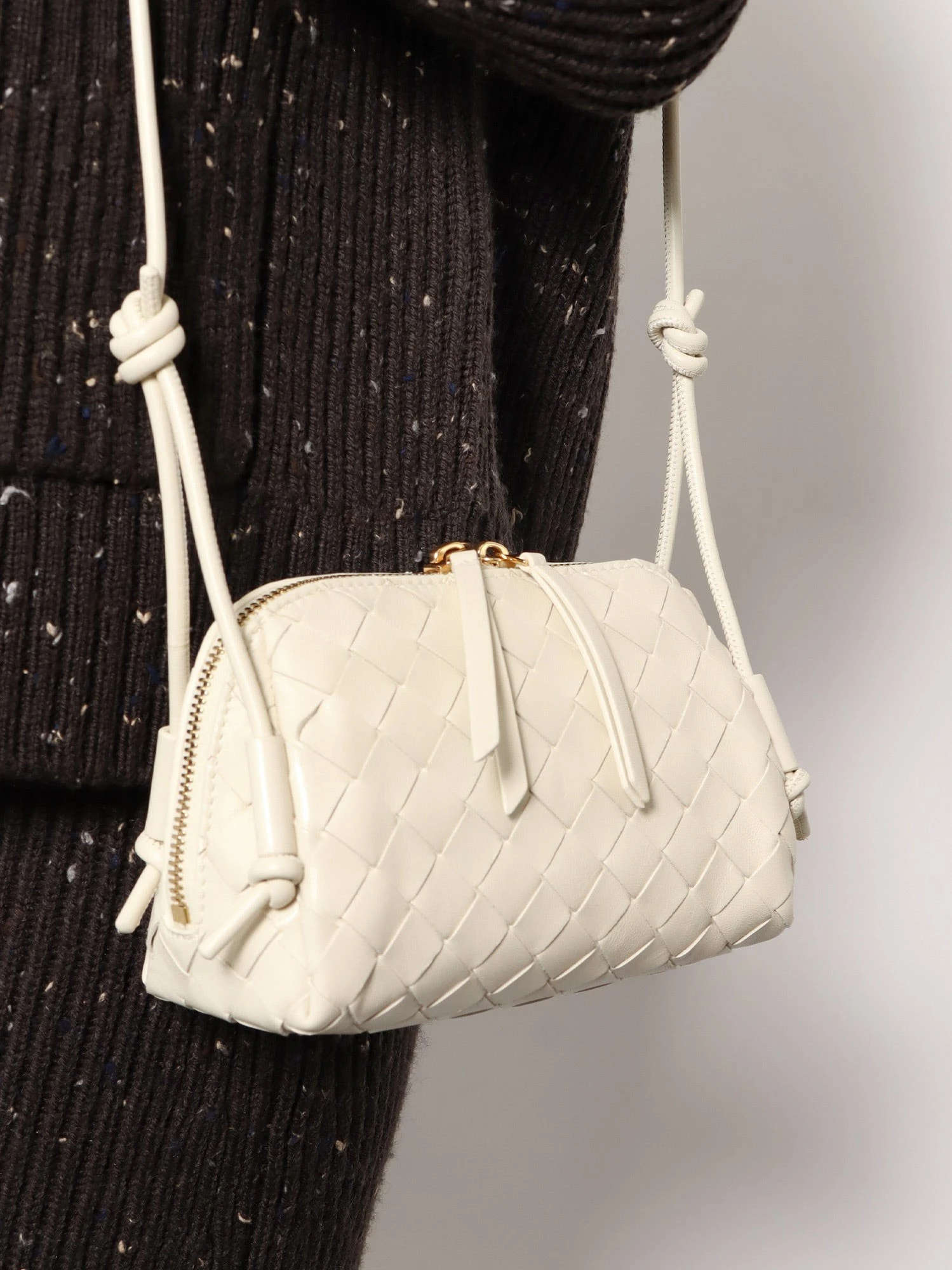 Concert Pouch leather crossbody bag with Intrecciato motif