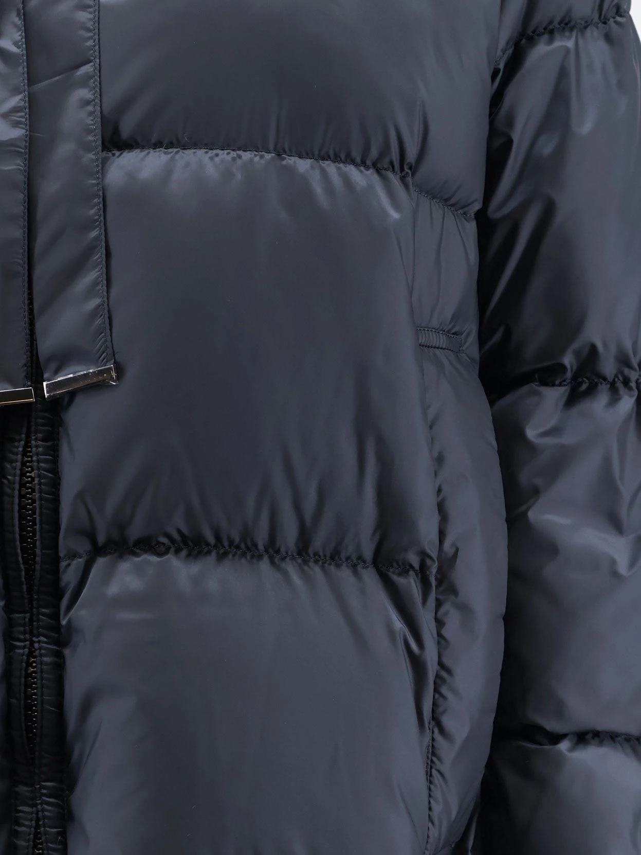 Seia The Cube down jacket