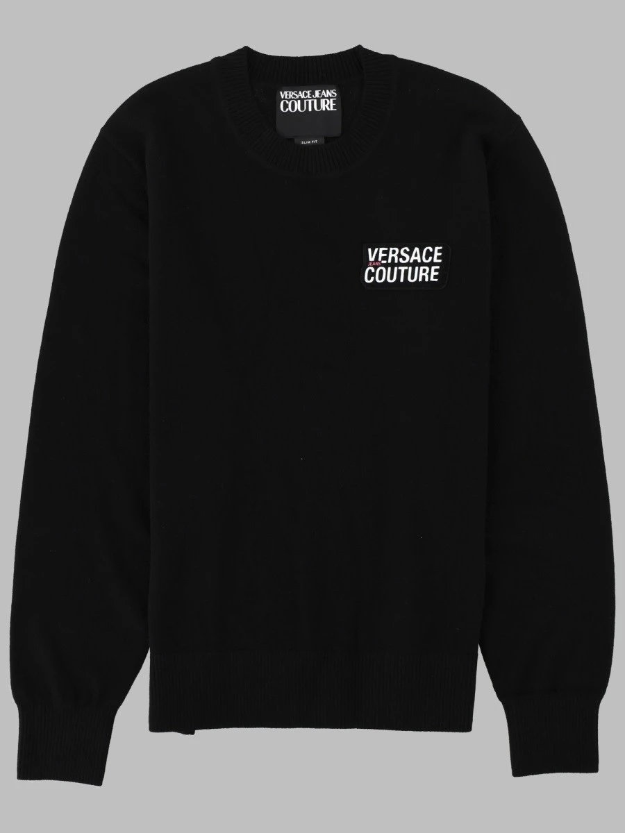 MAGLIA CON PATCH LOGO