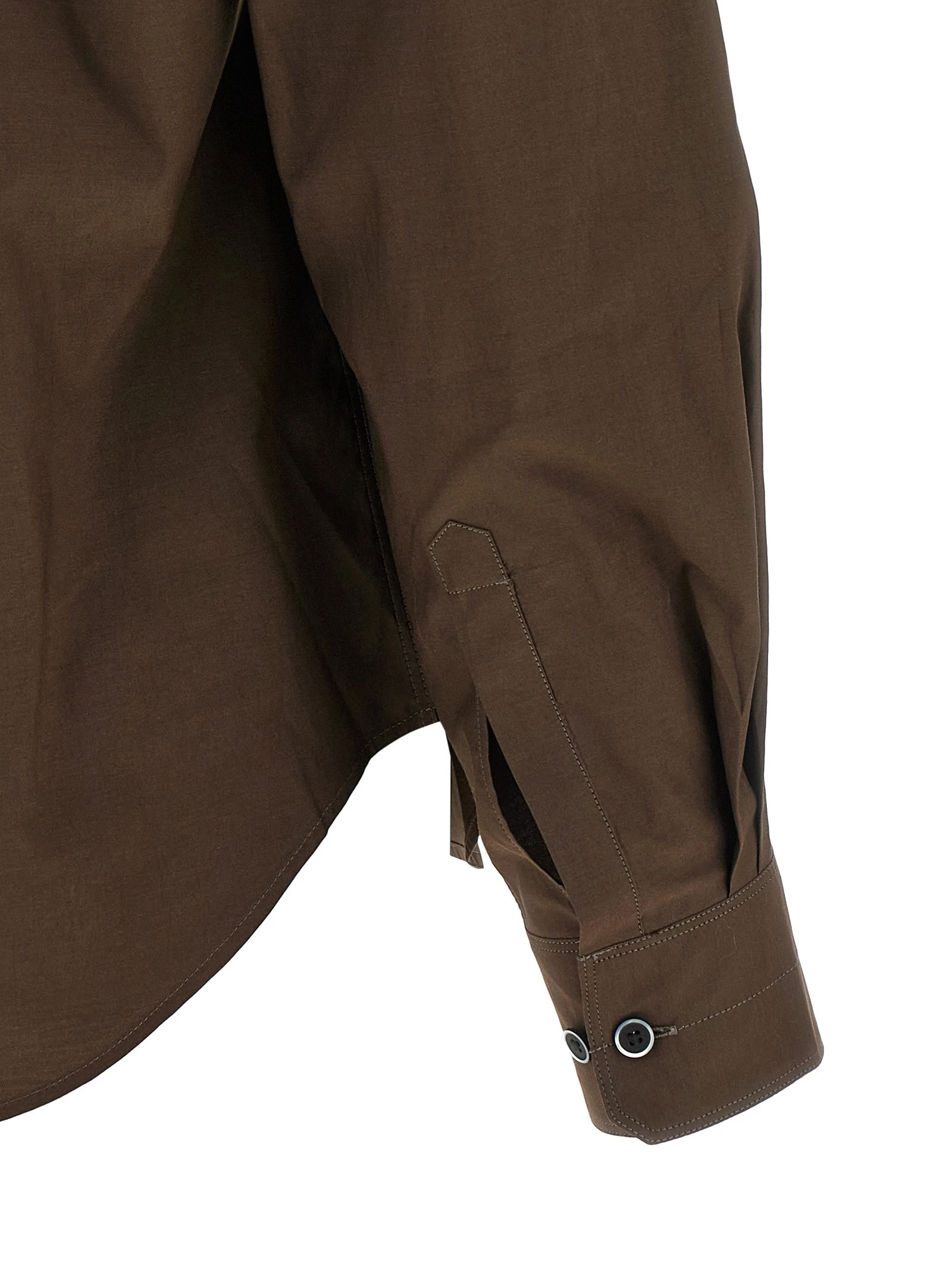 Pointed collar shirt