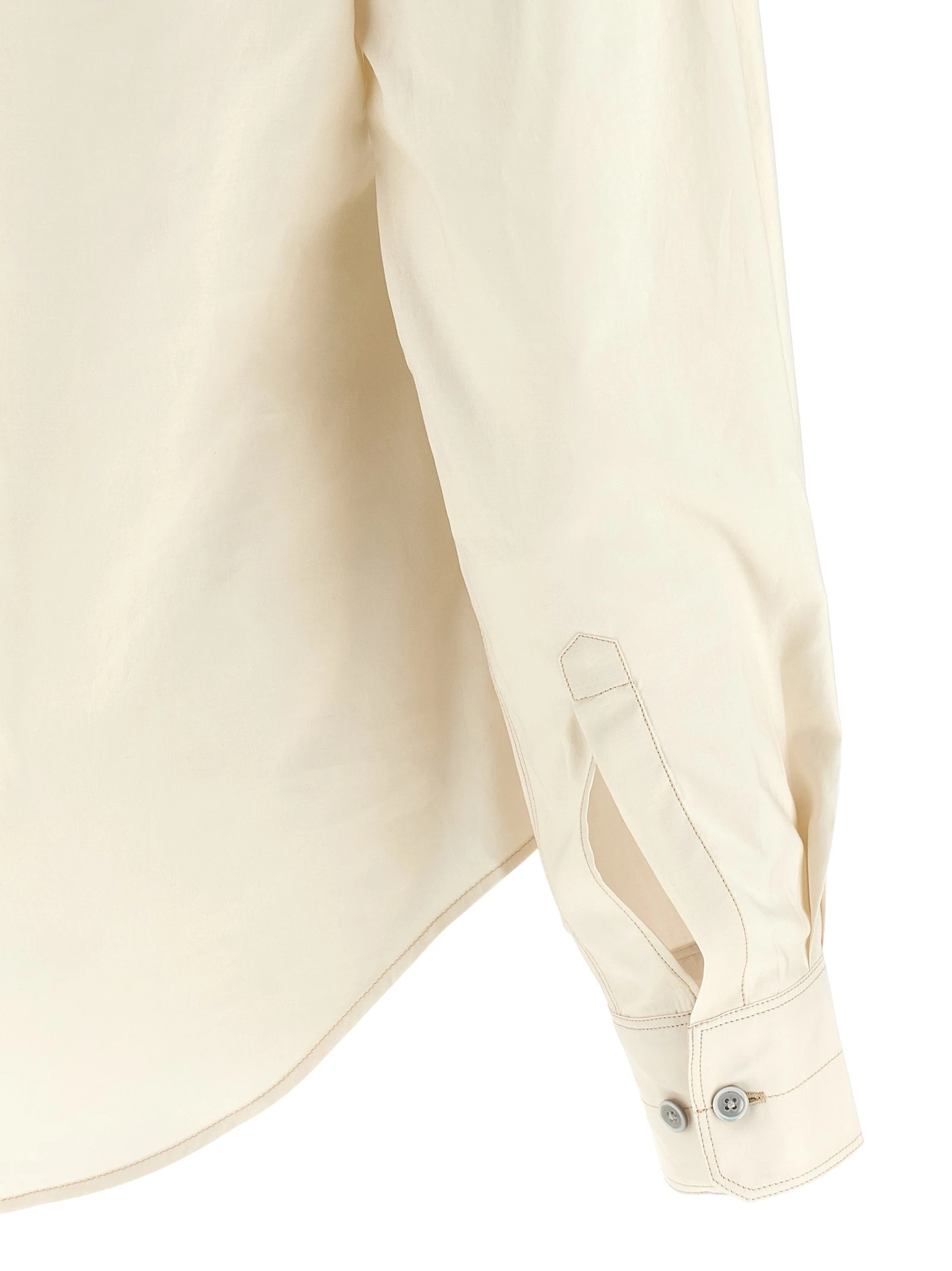 Pointed collar shirt
